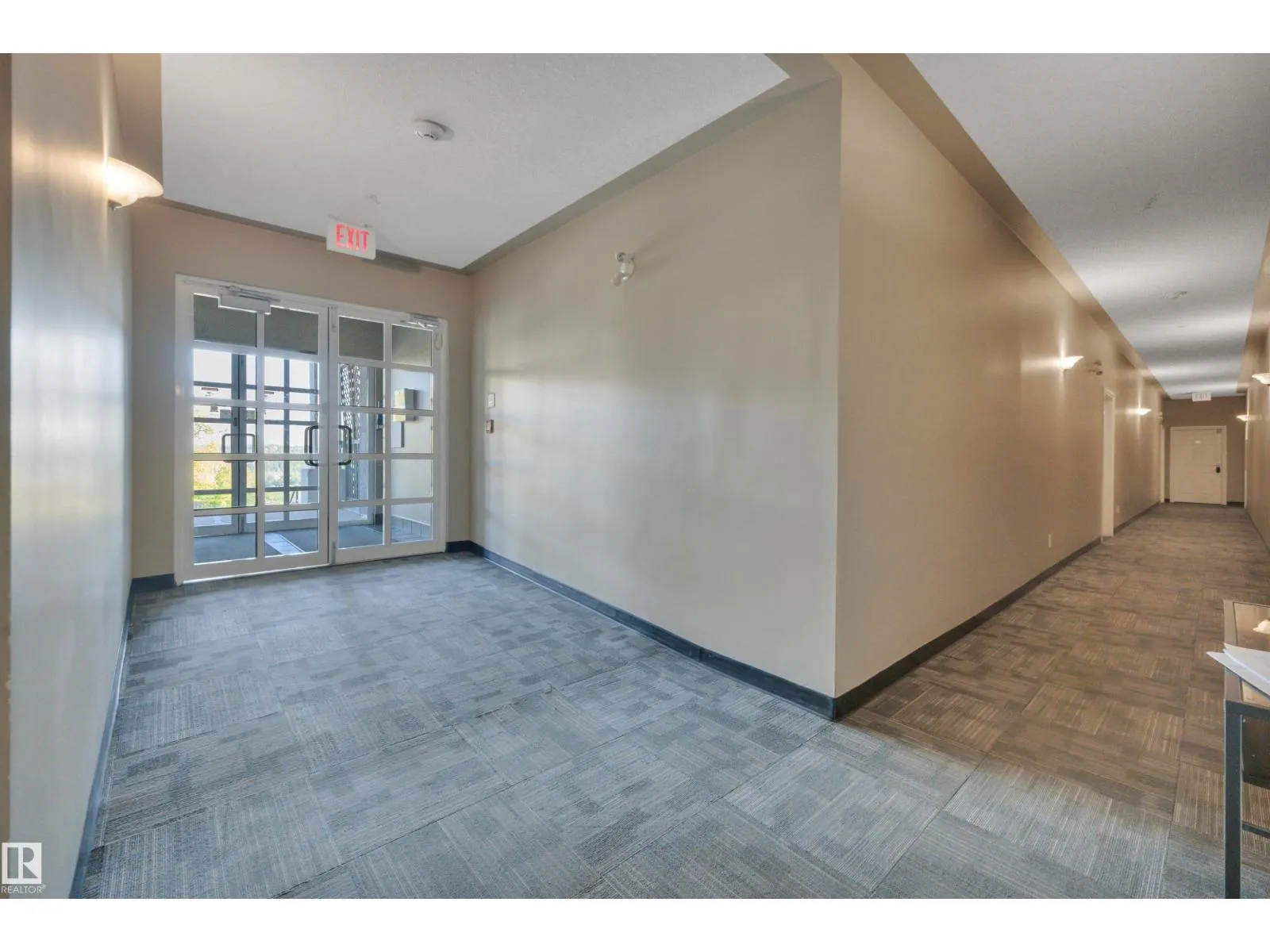 #408 10118 95 ST NW