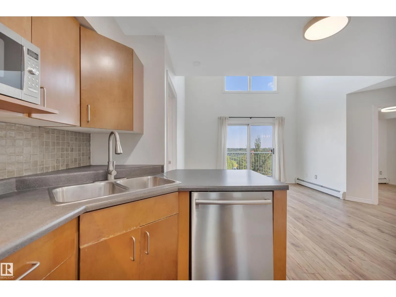 #408 10118 95 ST NW