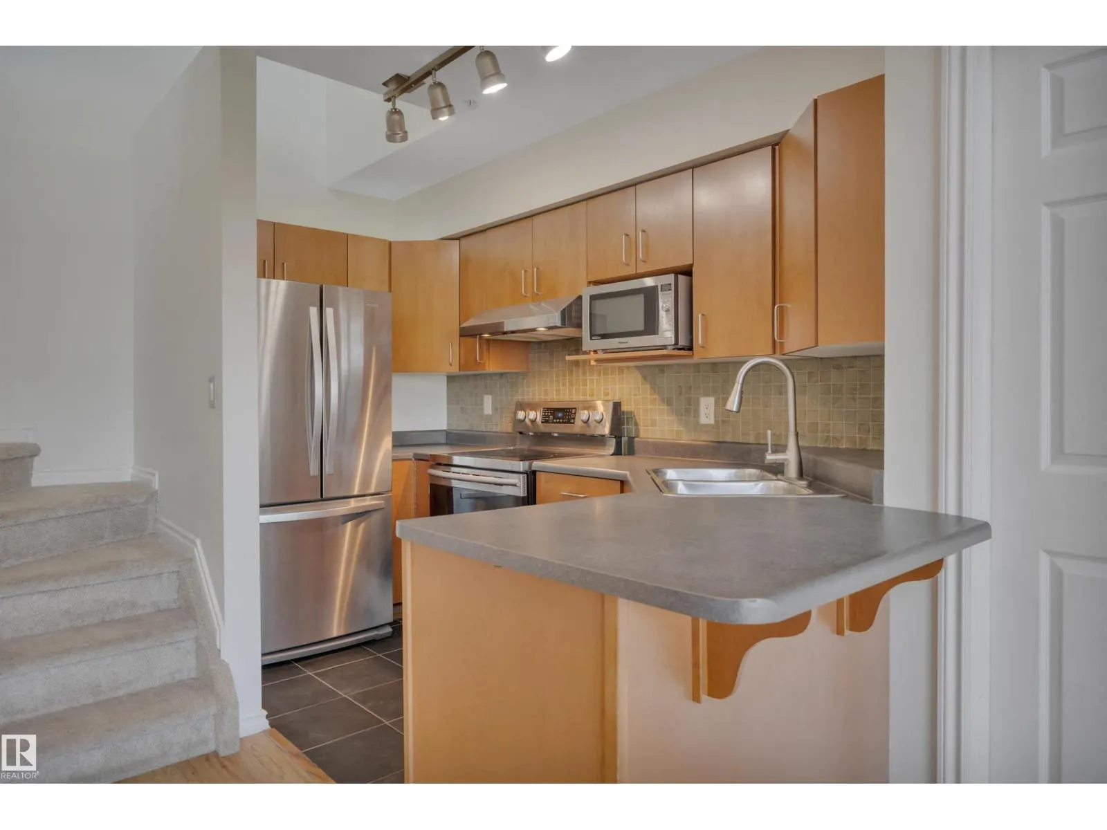 #408 10118 95 ST NW