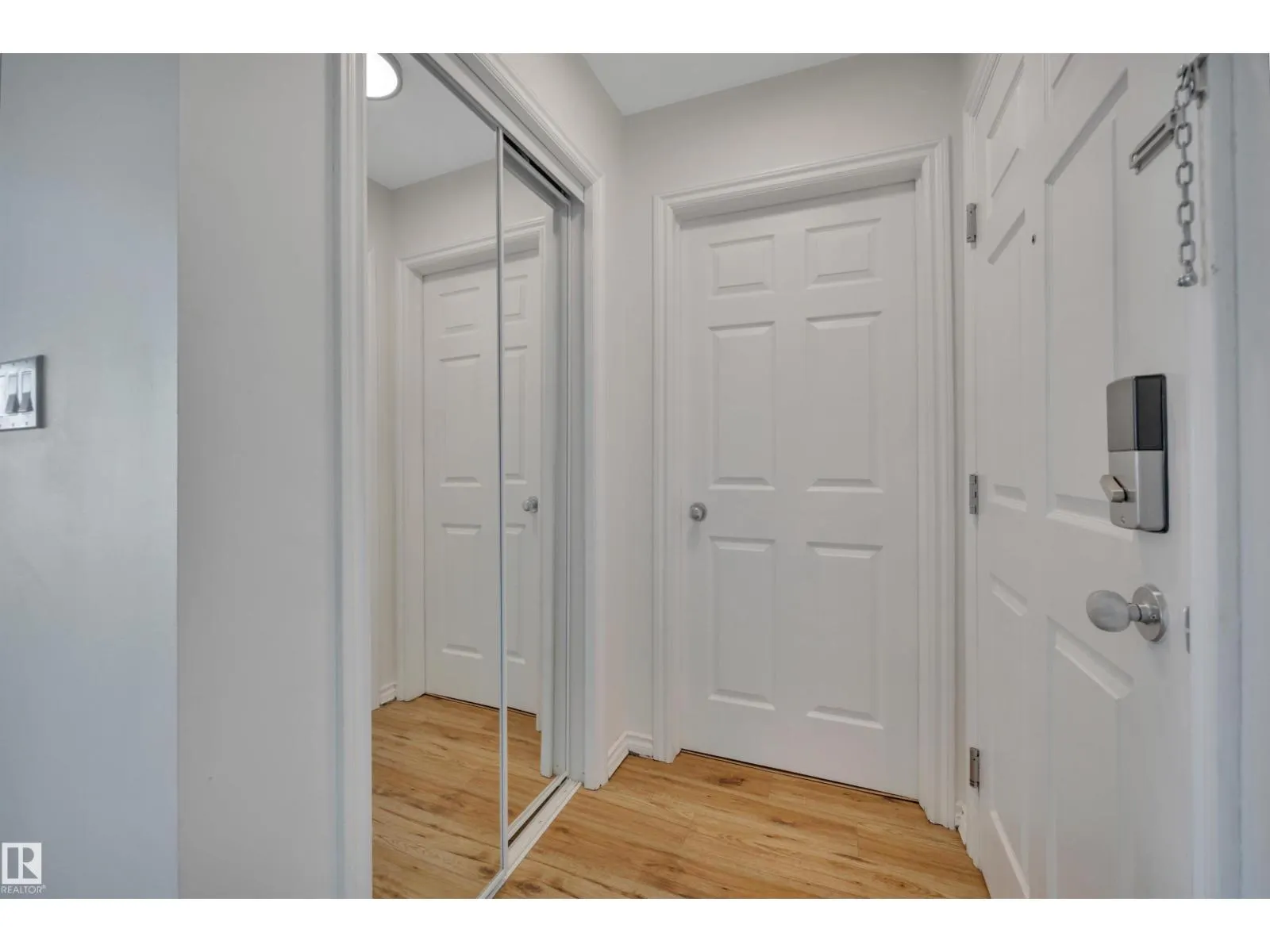 #408 10118 95 ST NW