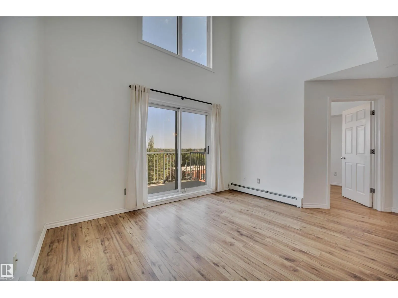 #408 10118 95 ST NW