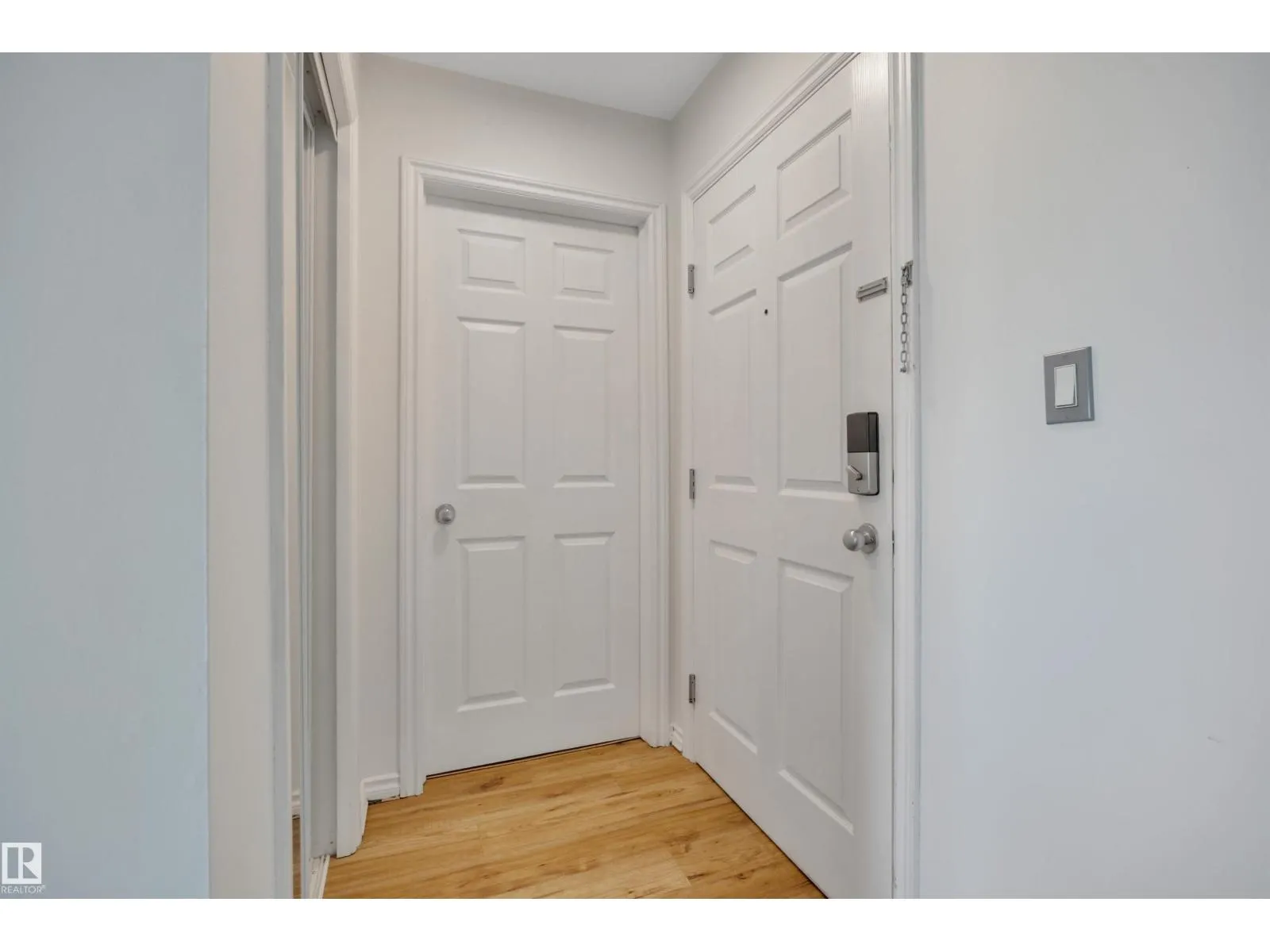 #408 10118 95 ST NW