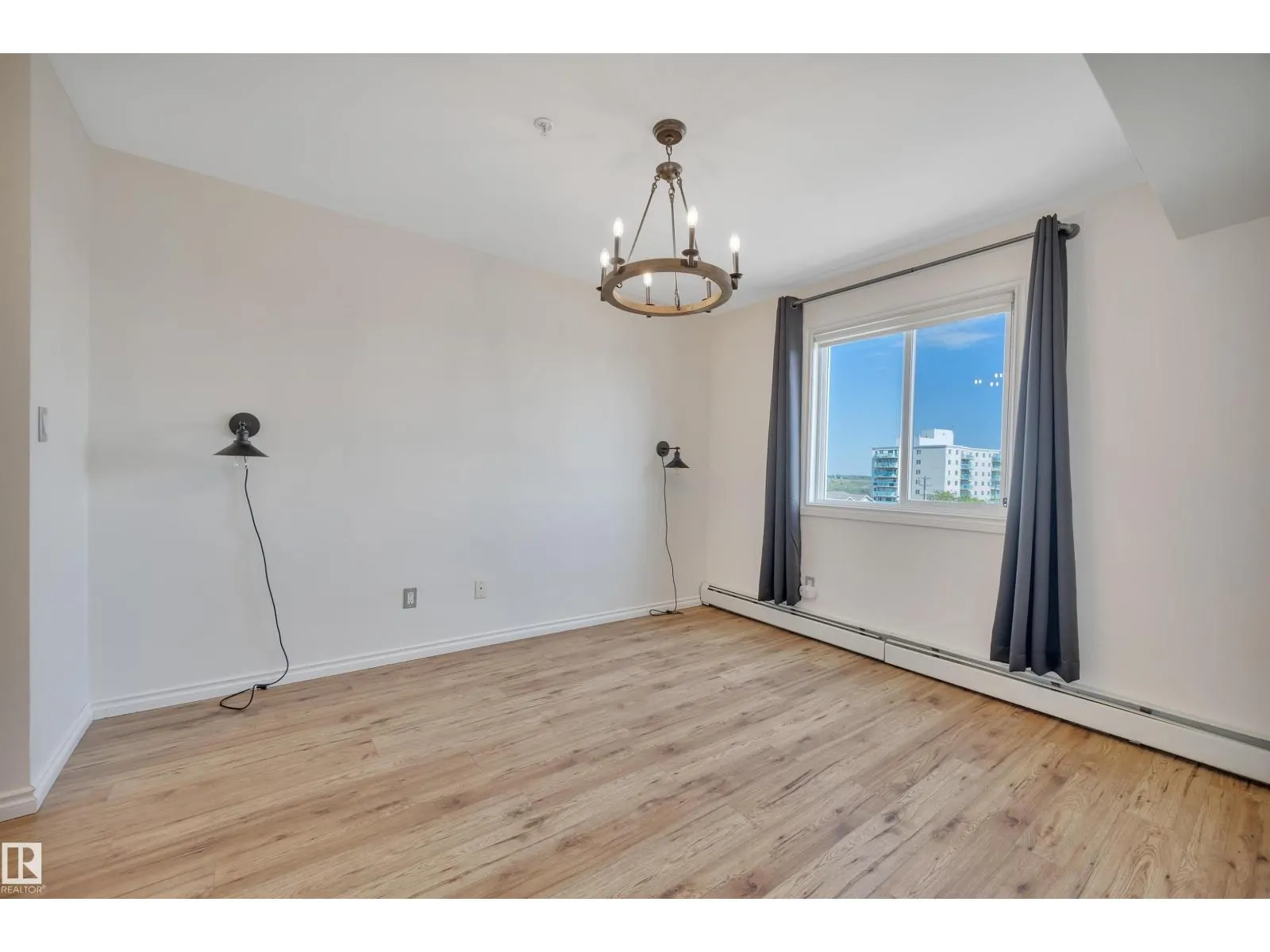 #408 10118 95 ST NW