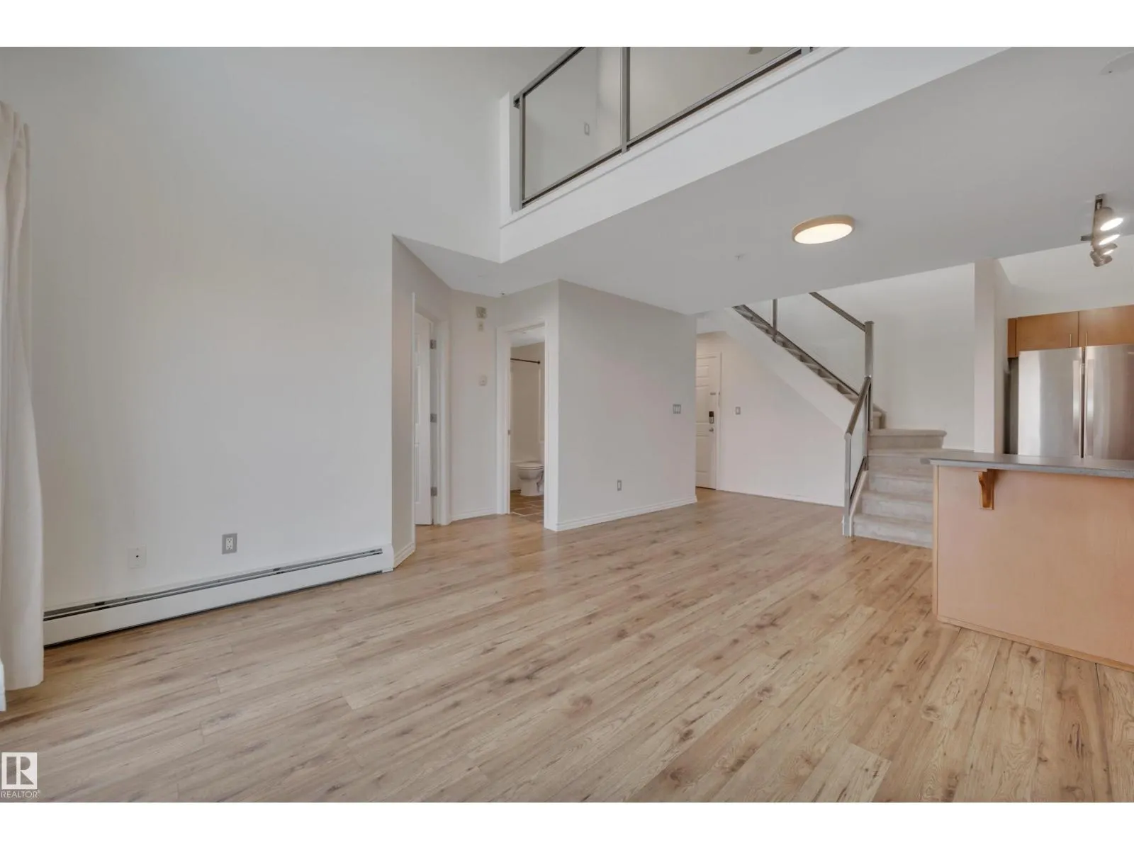 #408 10118 95 ST NW