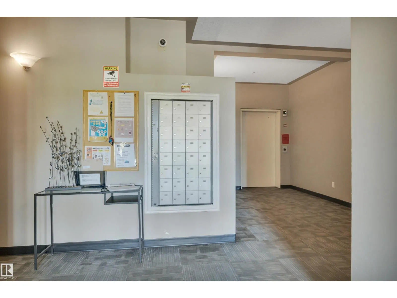 #408 10118 95 ST NW