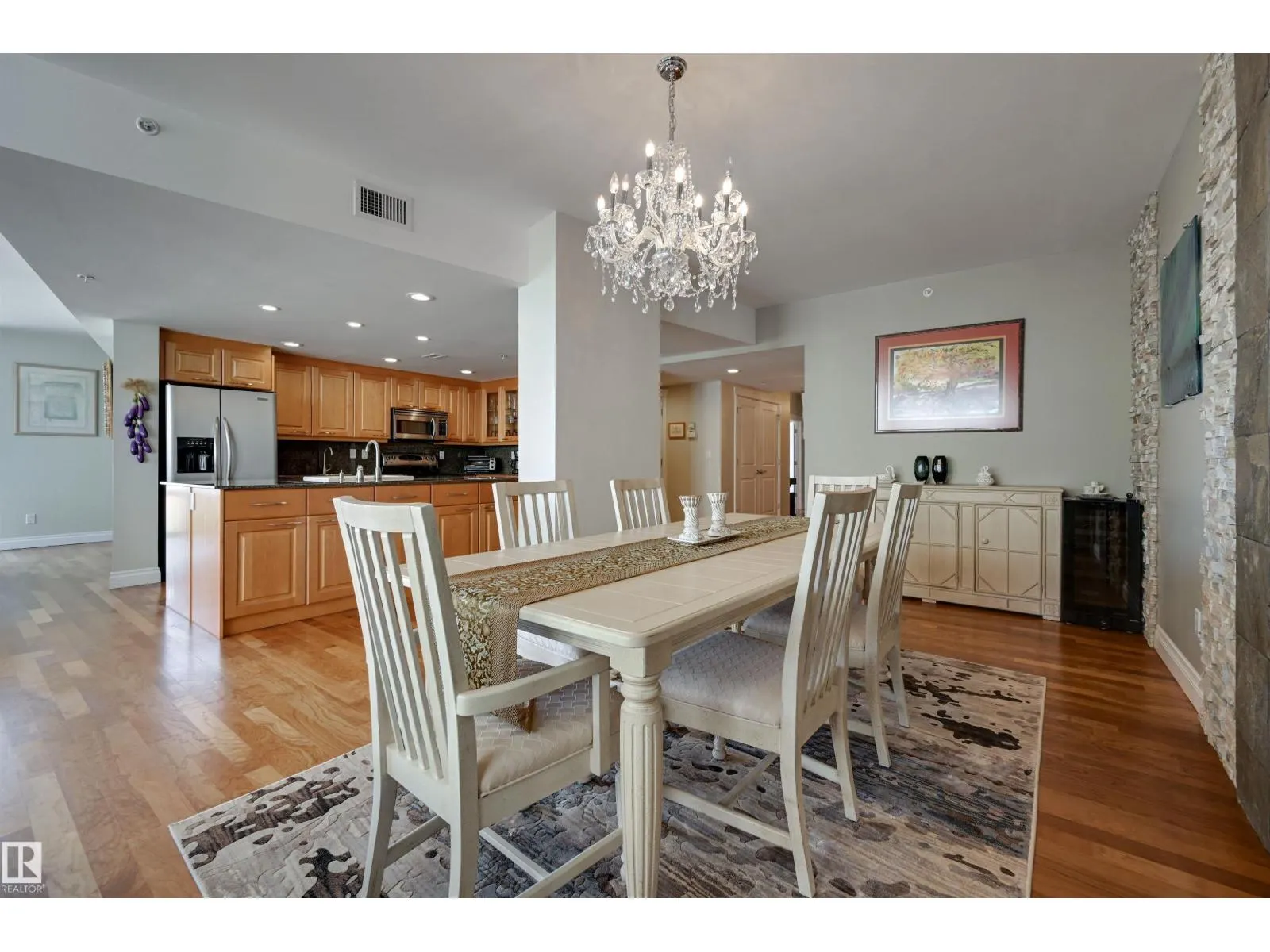 #802 10028 119 ST NW