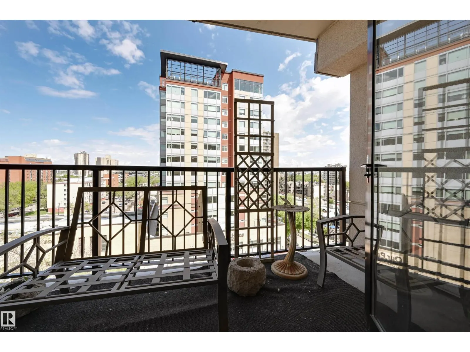 #802 10028 119 ST NW