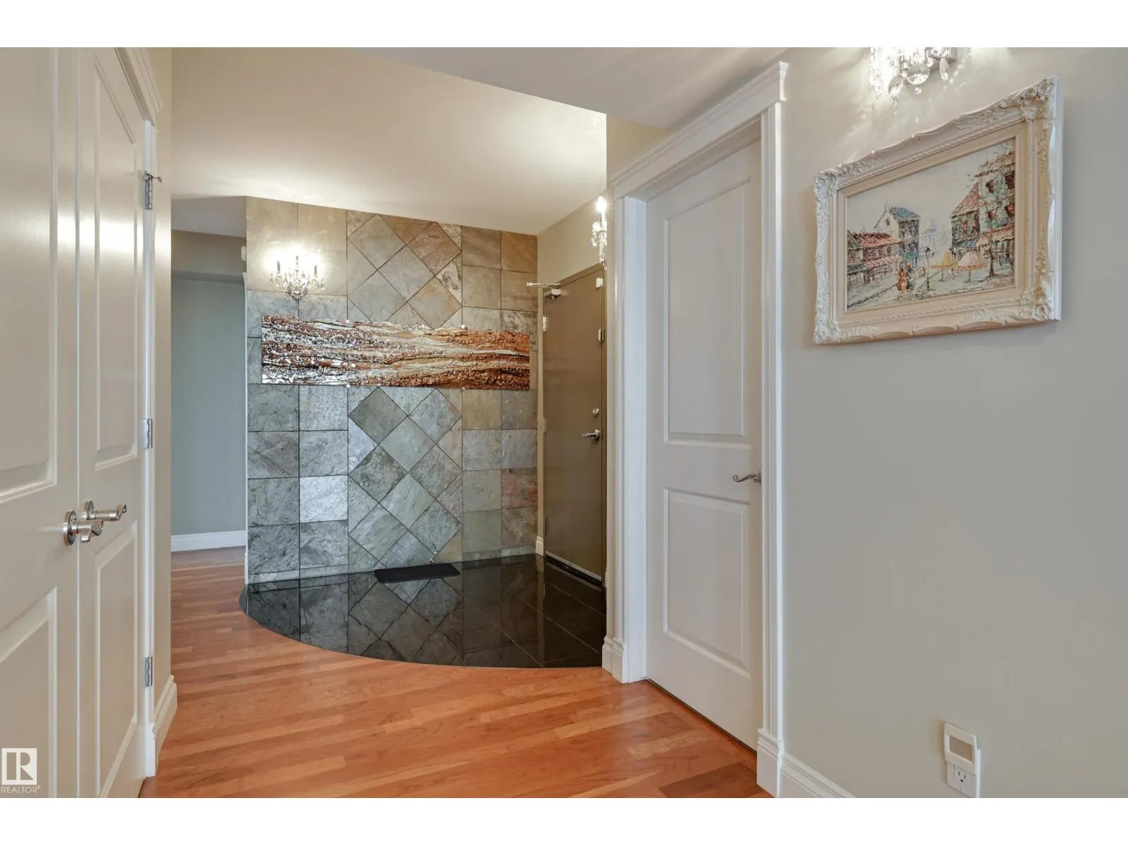 #802 10028 119 ST NW