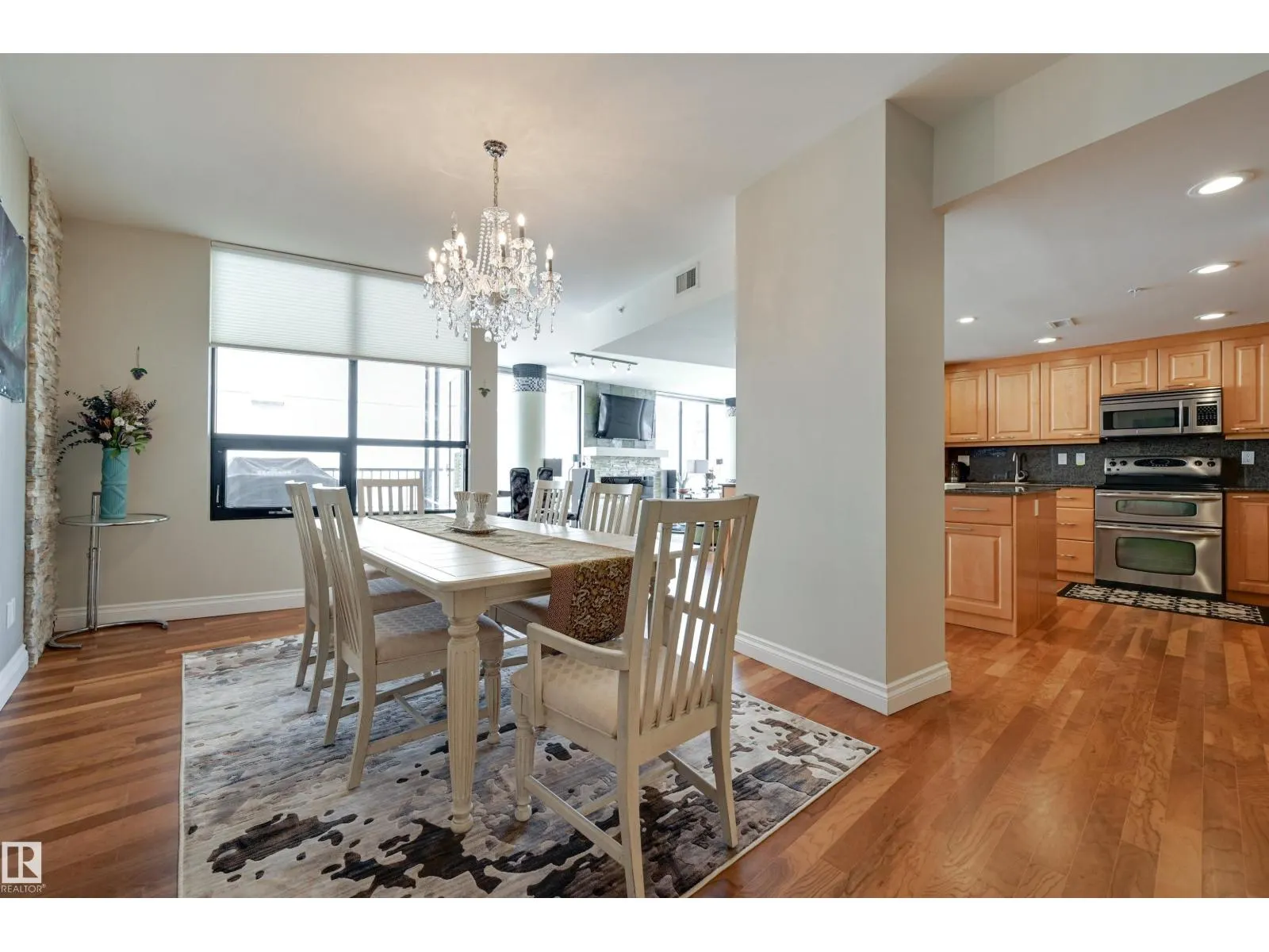 #802 10028 119 ST NW