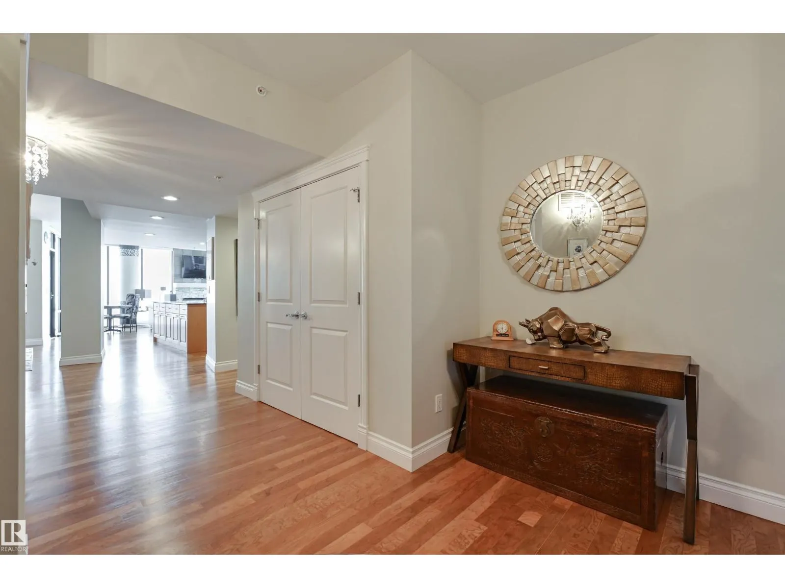 #802 10028 119 ST NW
