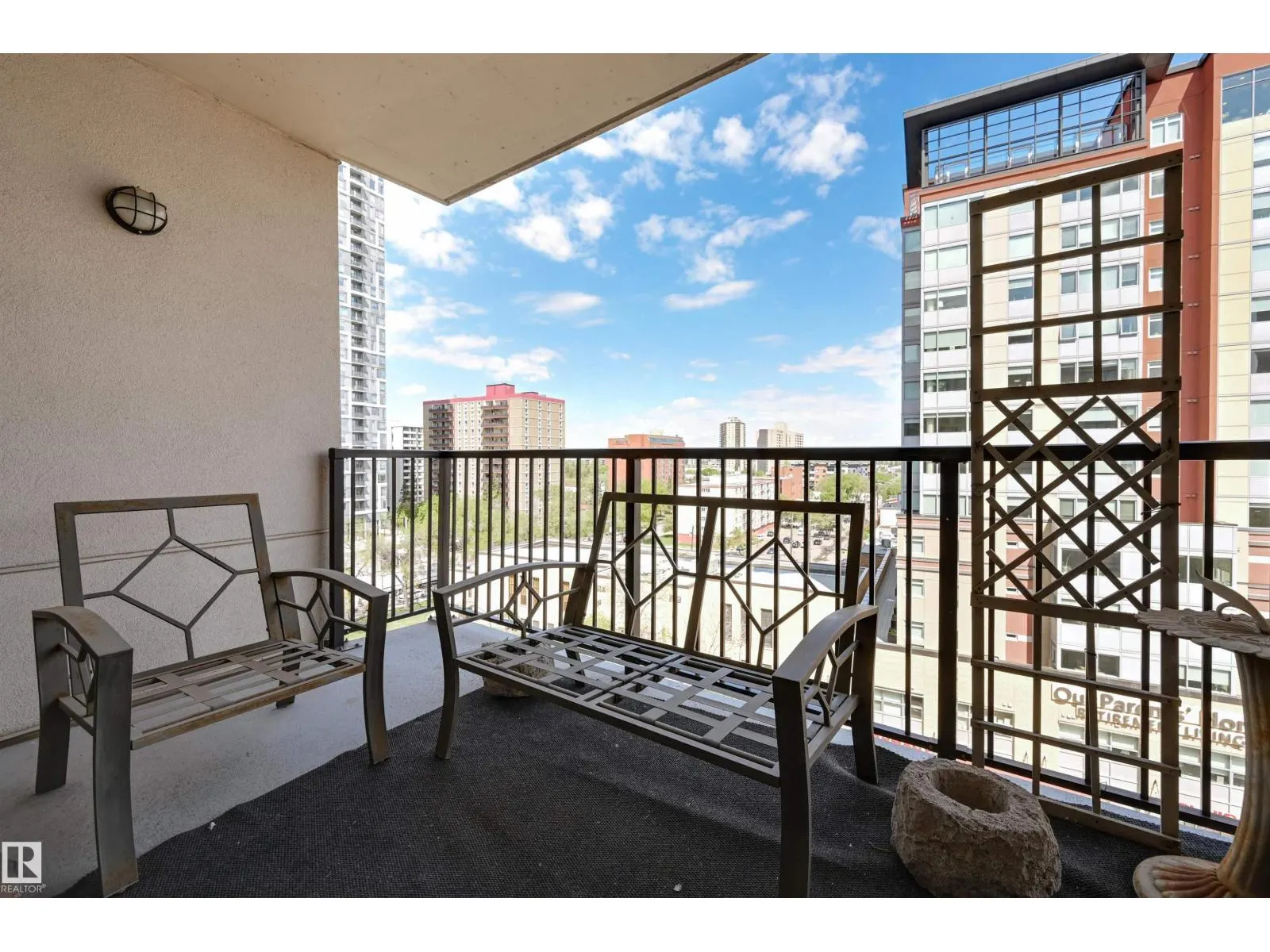 #802 10028 119 ST NW