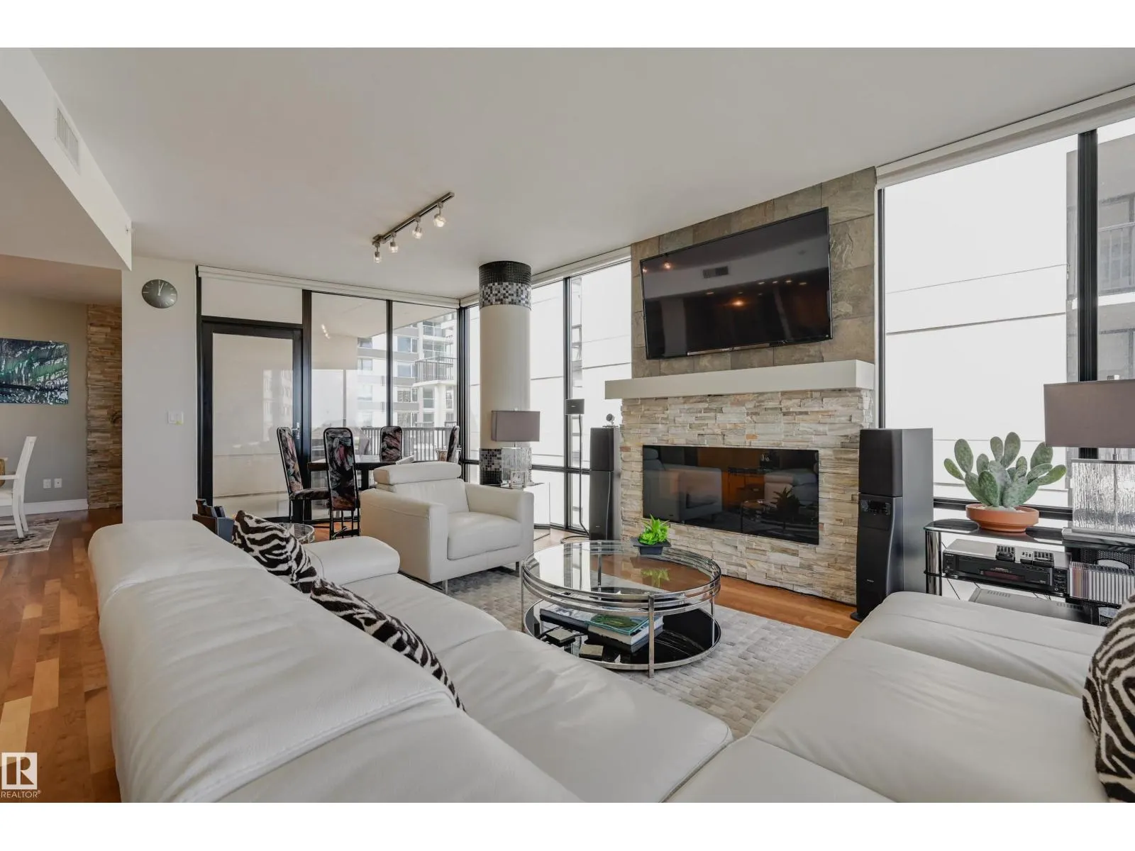 #802 10028 119 ST NW