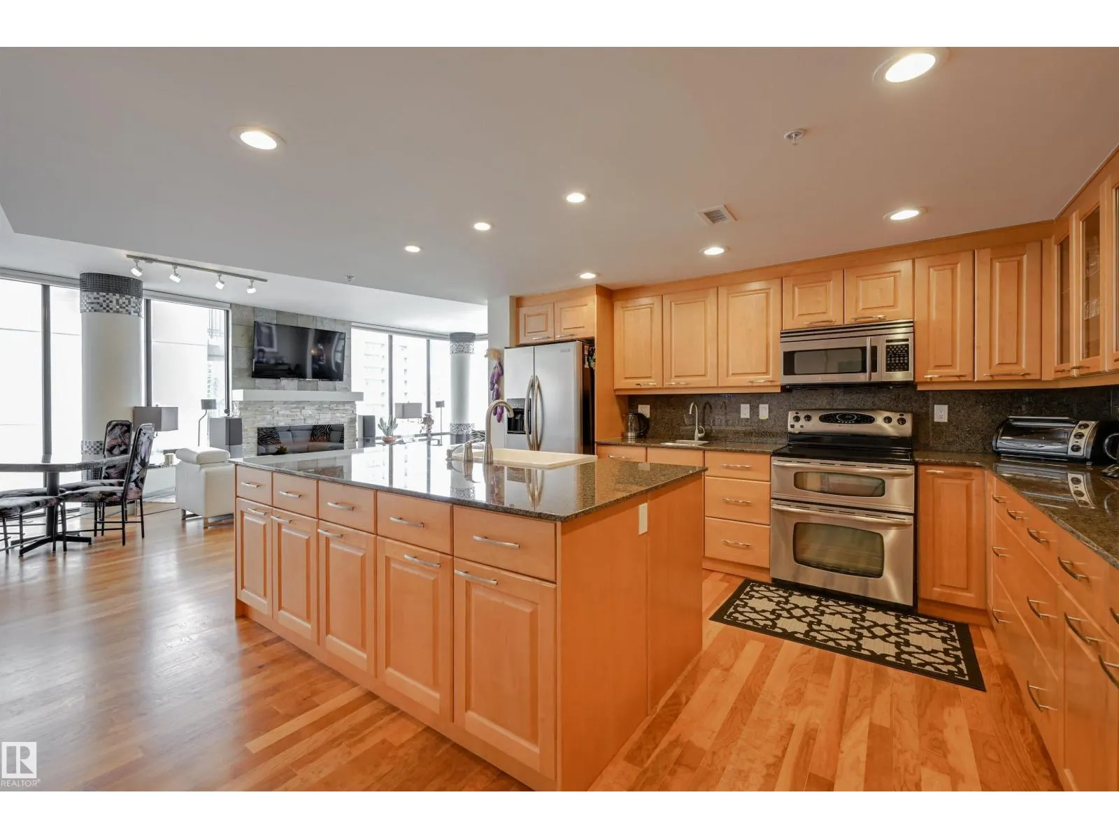 #802 10028 119 ST NW