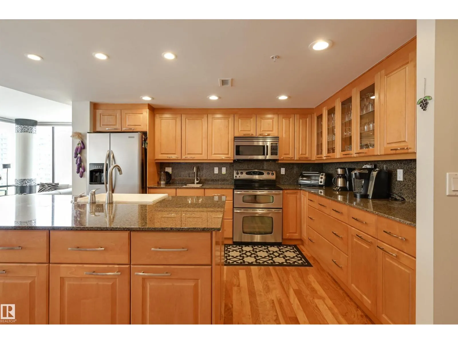 #802 10028 119 ST NW