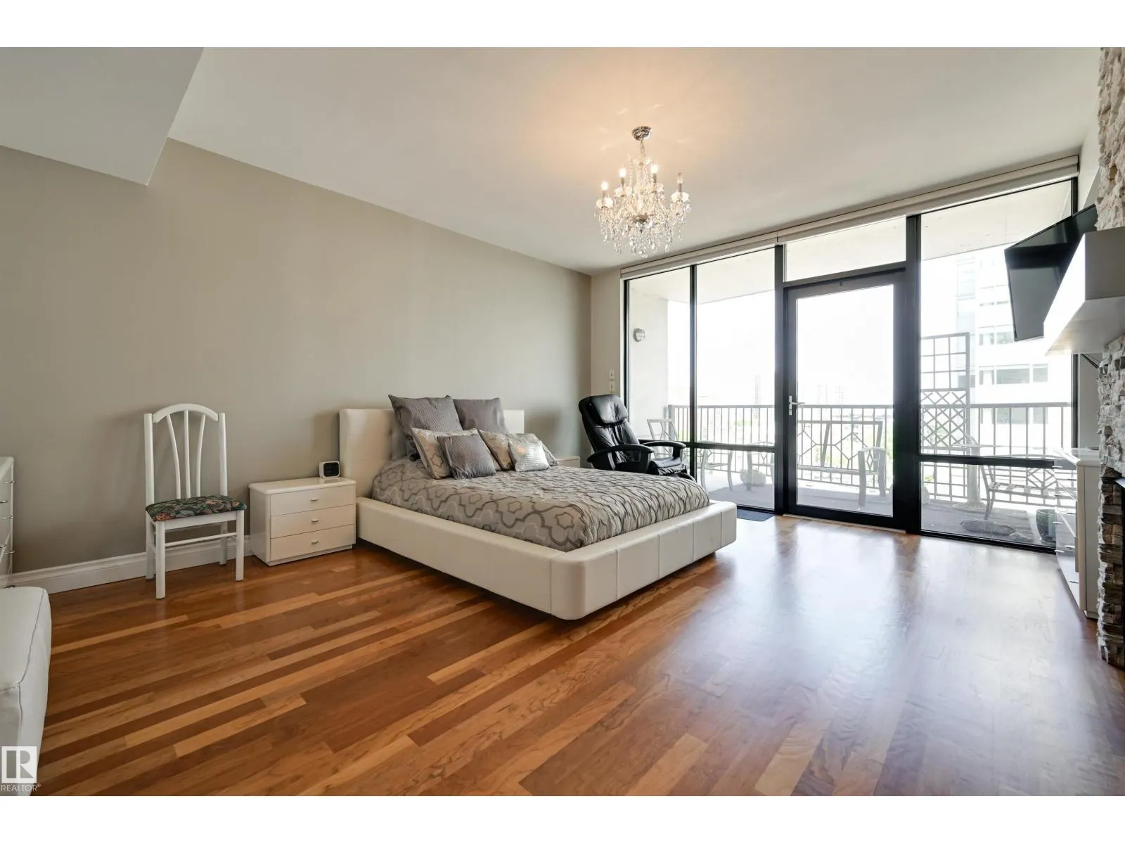 #802 10028 119 ST NW