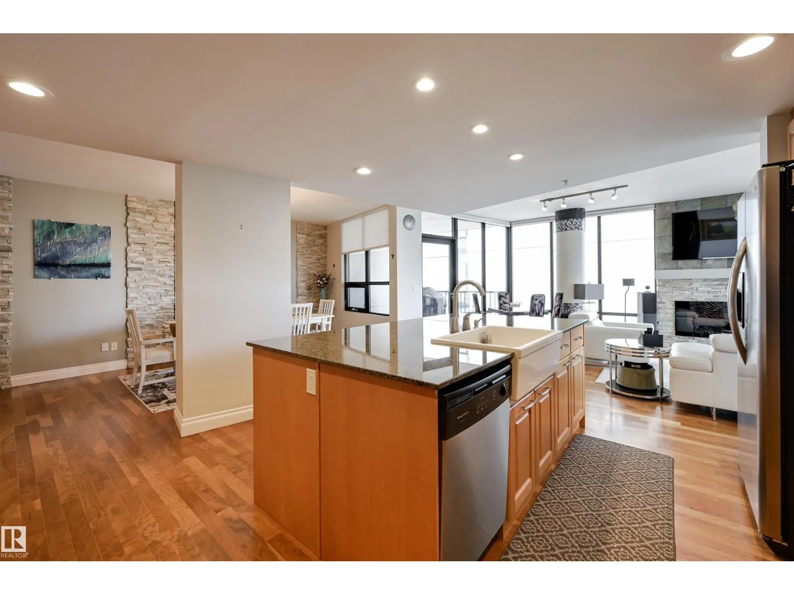 #802 10028 119 ST NW