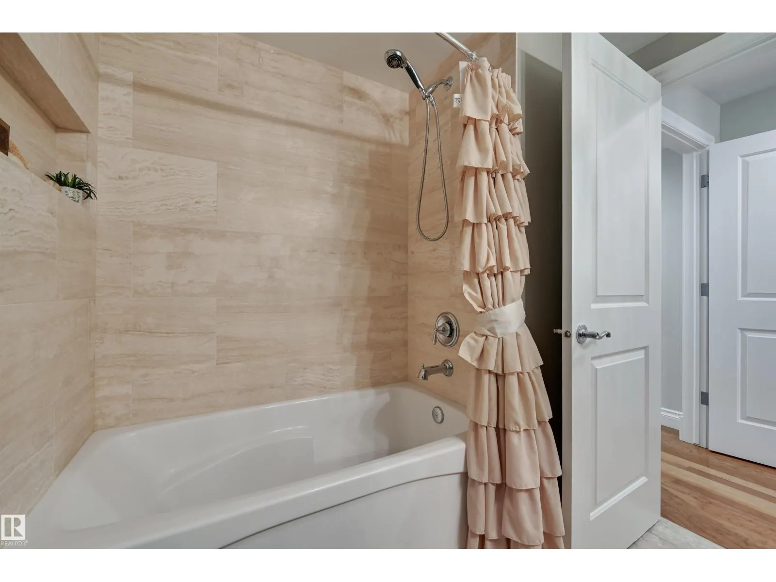 #802 10028 119 ST NW