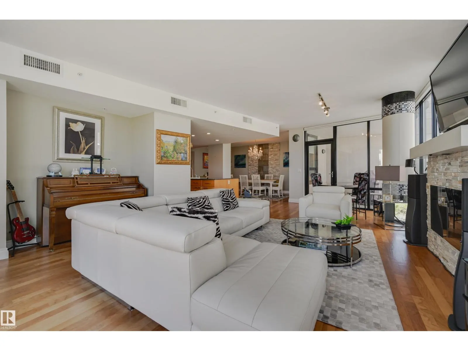 #802 10028 119 ST NW