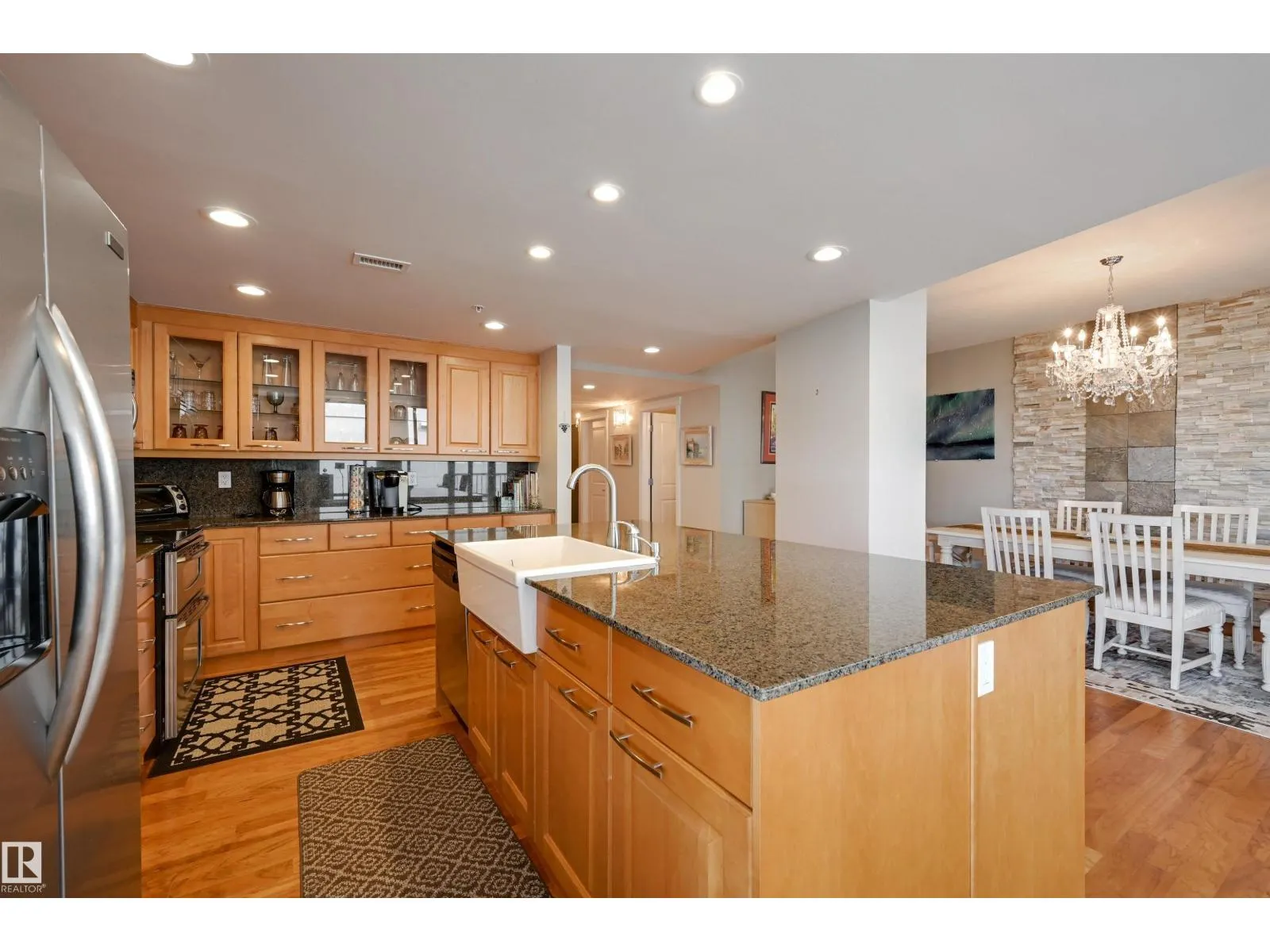 #802 10028 119 ST NW