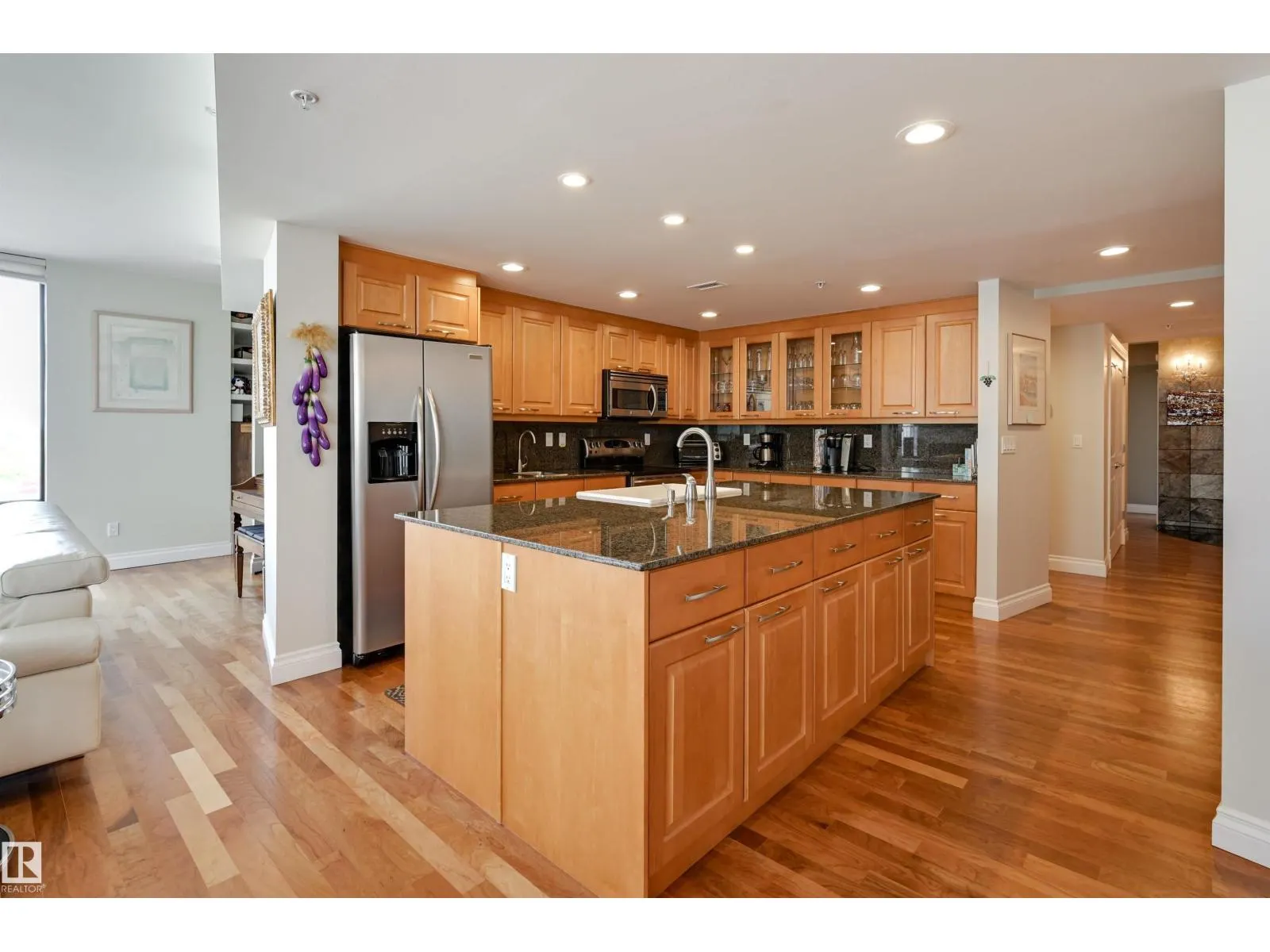 #802 10028 119 ST NW