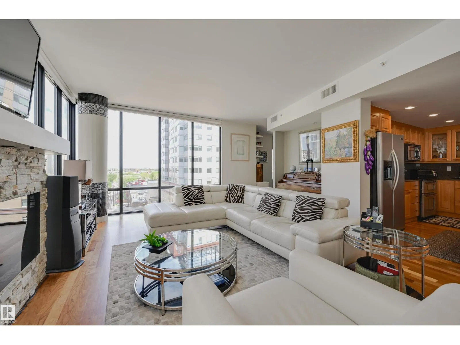 #802 10028 119 ST NW