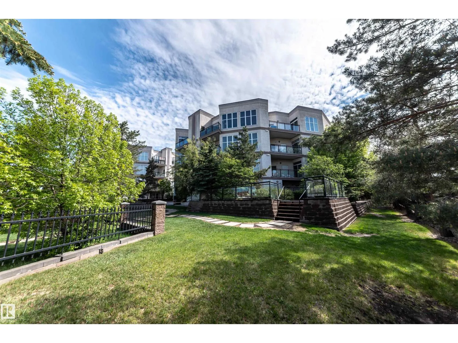 #150 4827 104A ST NW