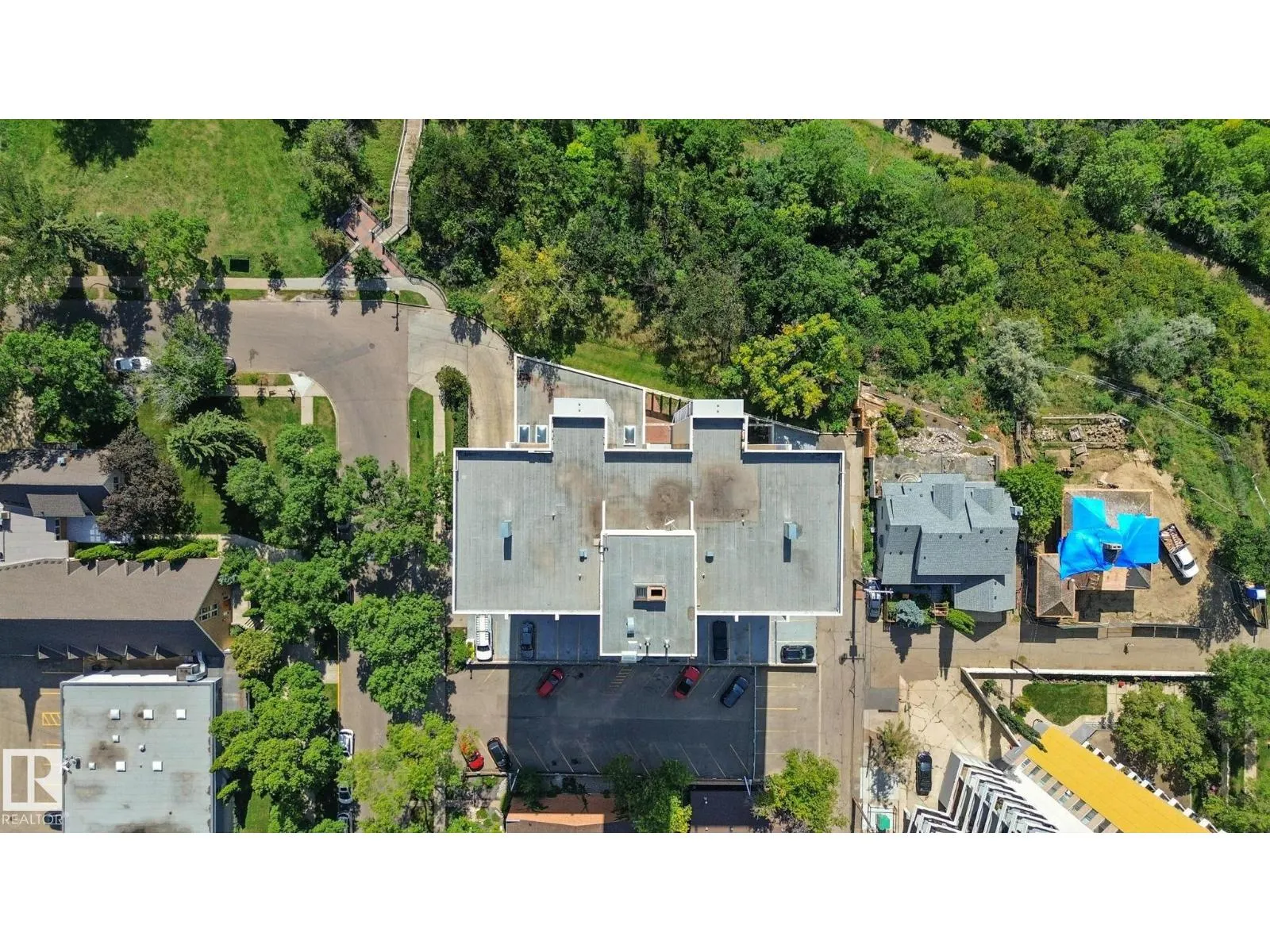 #703 9908 114 ST NW