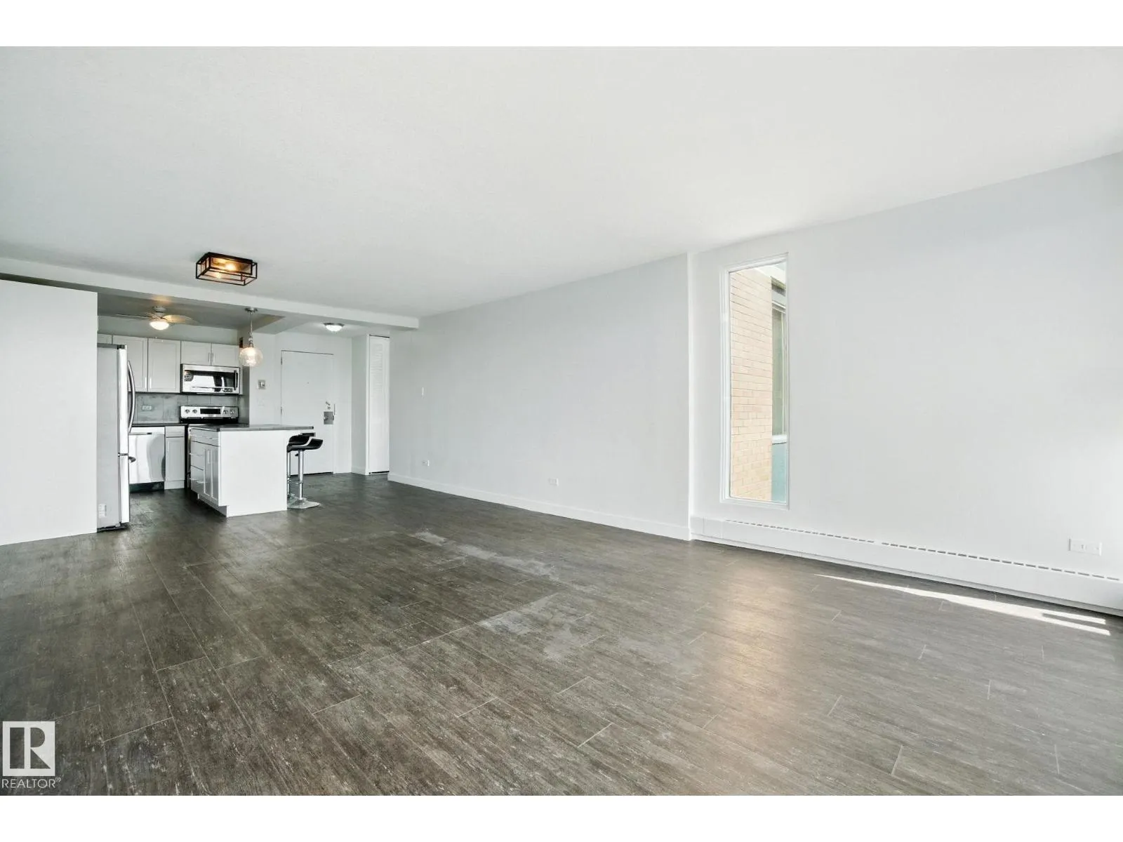 #703 9908 114 ST NW