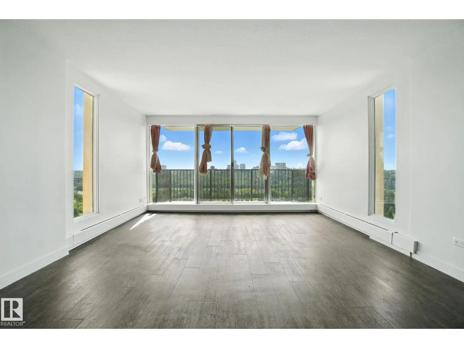 #703 9908 114 ST NW