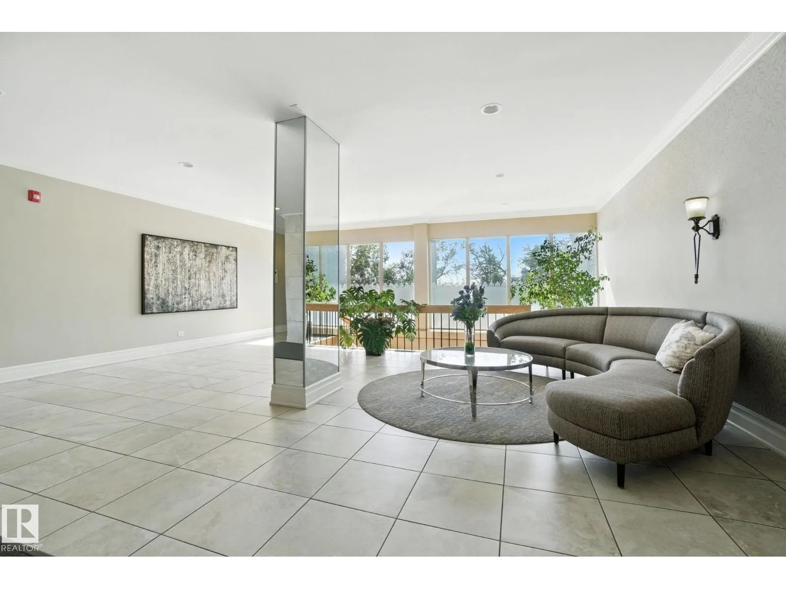#703 9908 114 ST NW