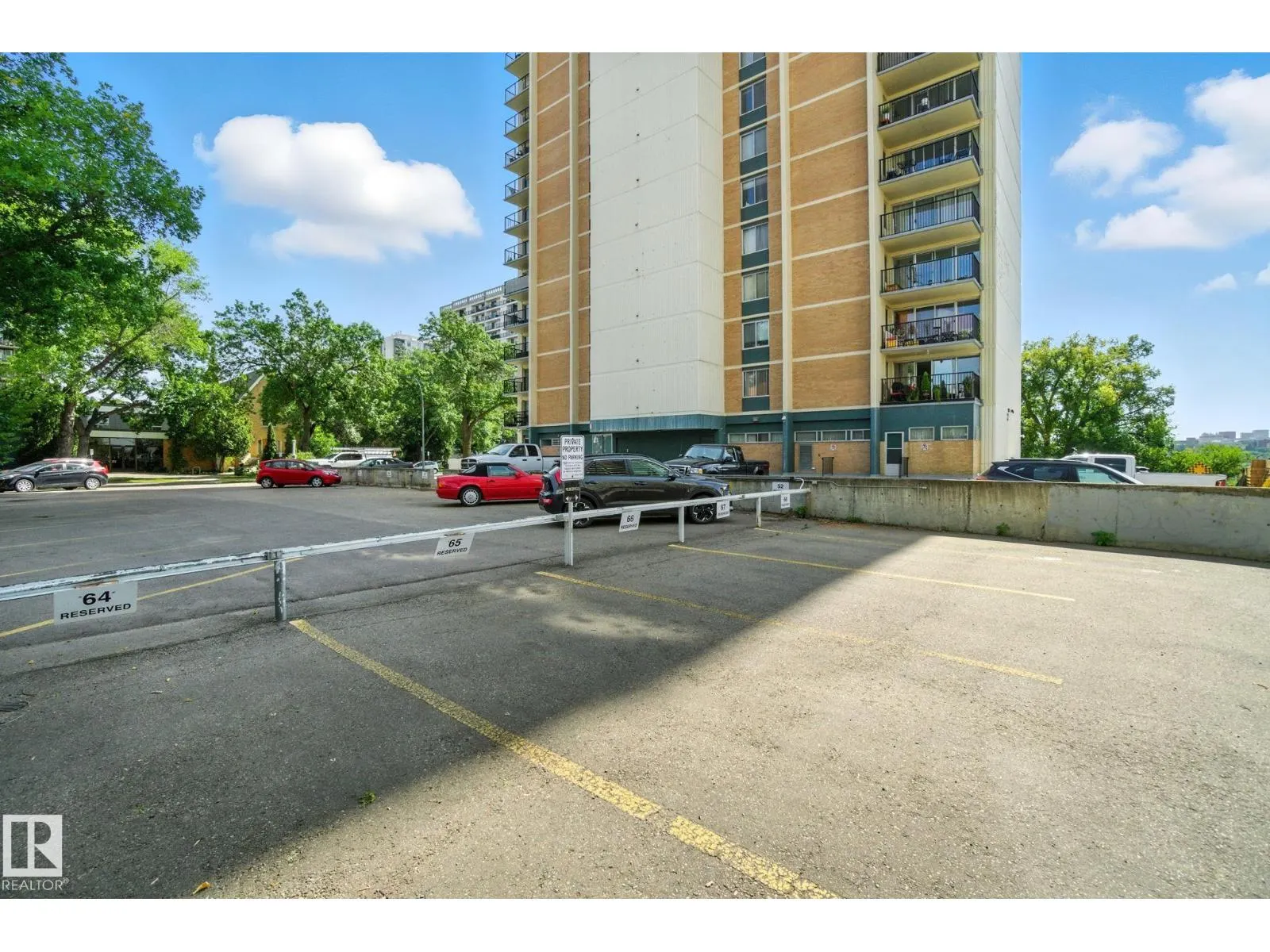 #703 9908 114 ST NW