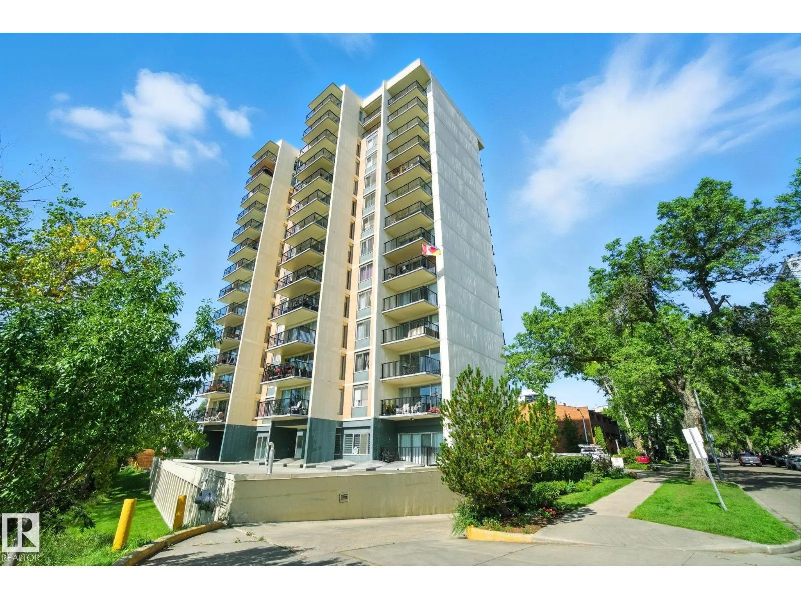 #703 9908 114 ST NW