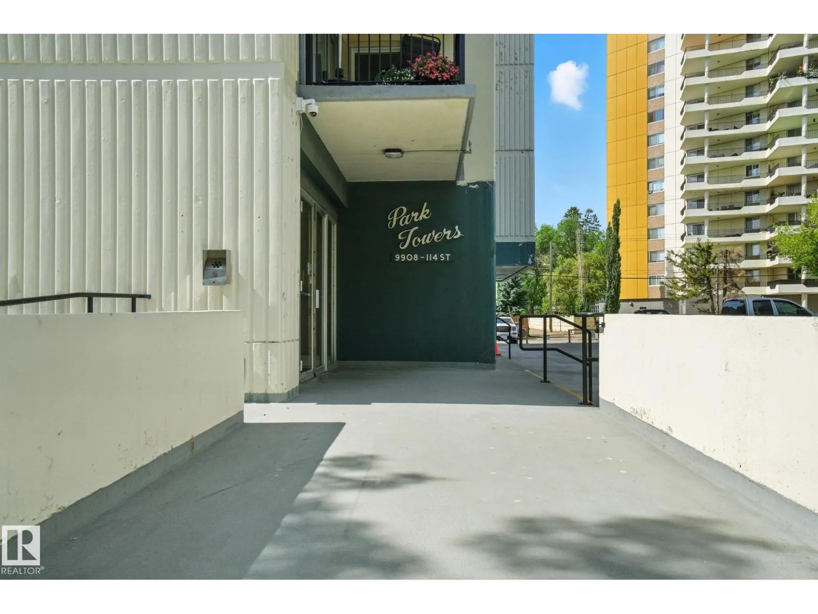 #703 9908 114 ST NW