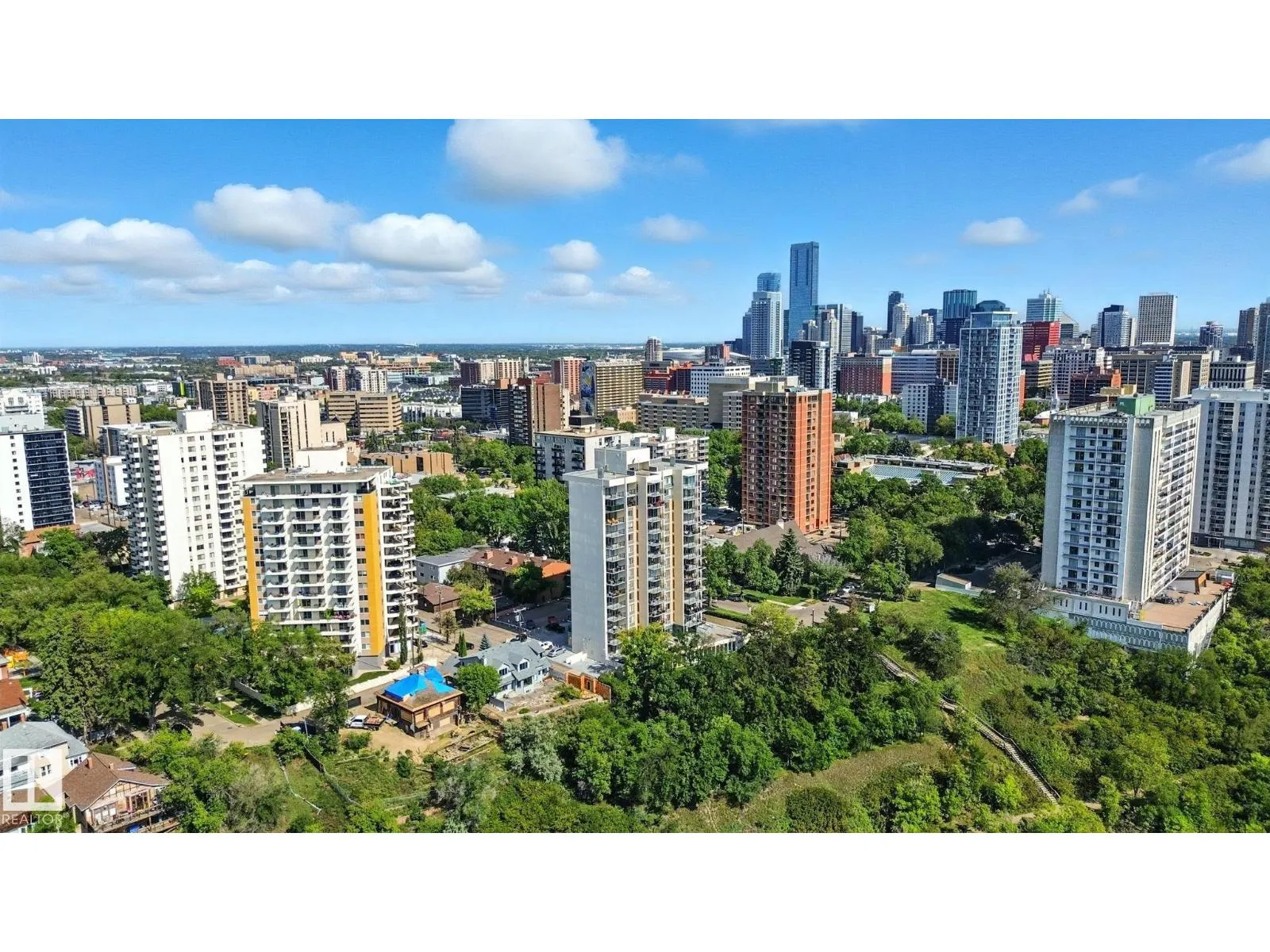 #703 9908 114 ST NW