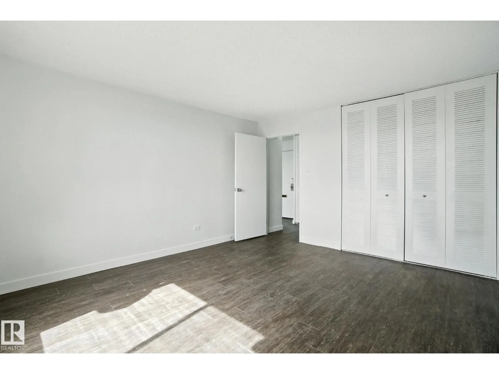 #703 9908 114 ST NW