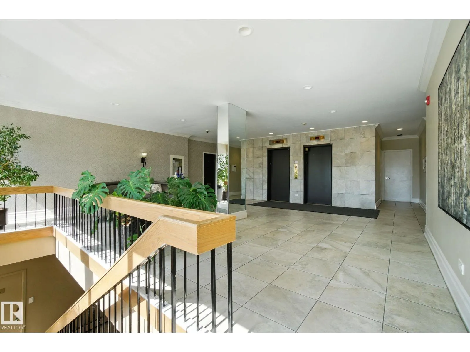 #703 9908 114 ST NW