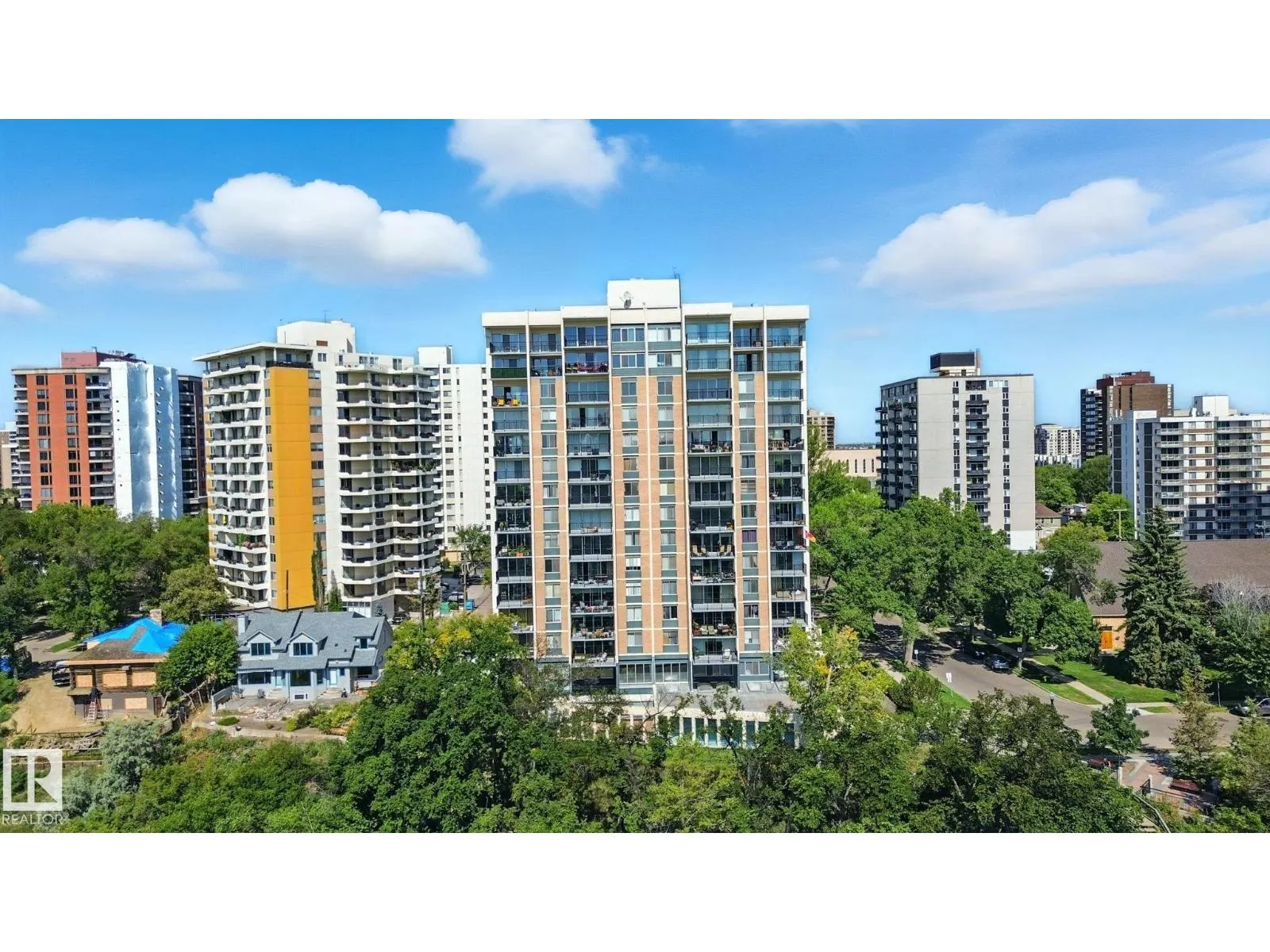 #703 9908 114 ST NW