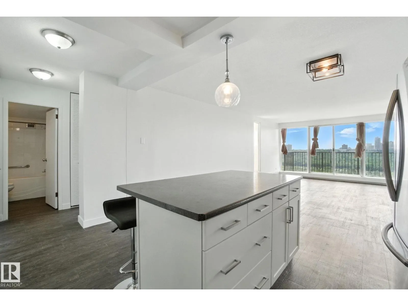 #703 9908 114 ST NW