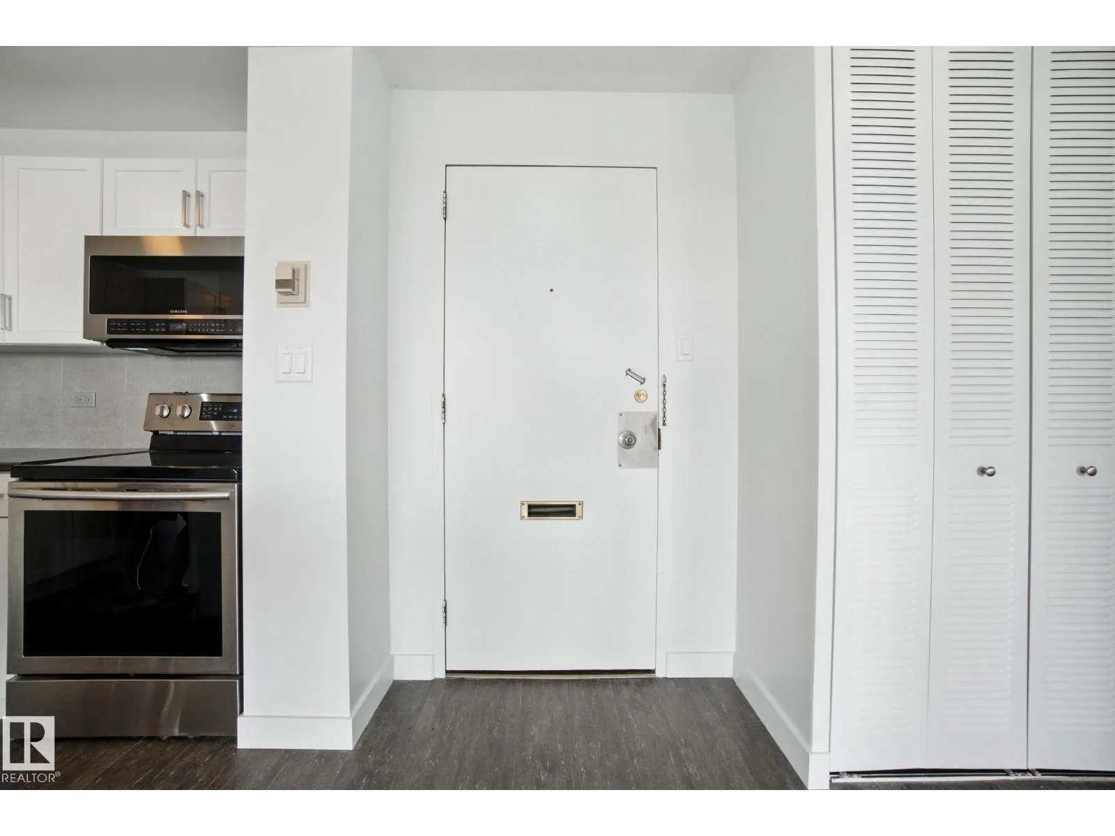 #703 9908 114 ST NW