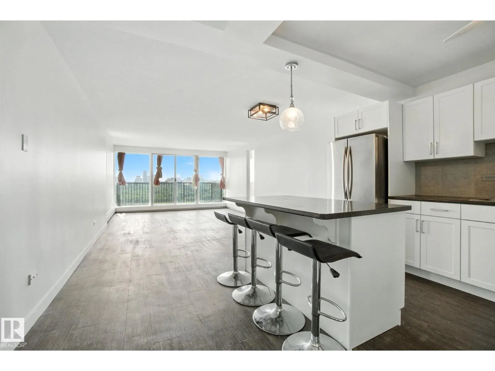 #703 9908 114 ST NW