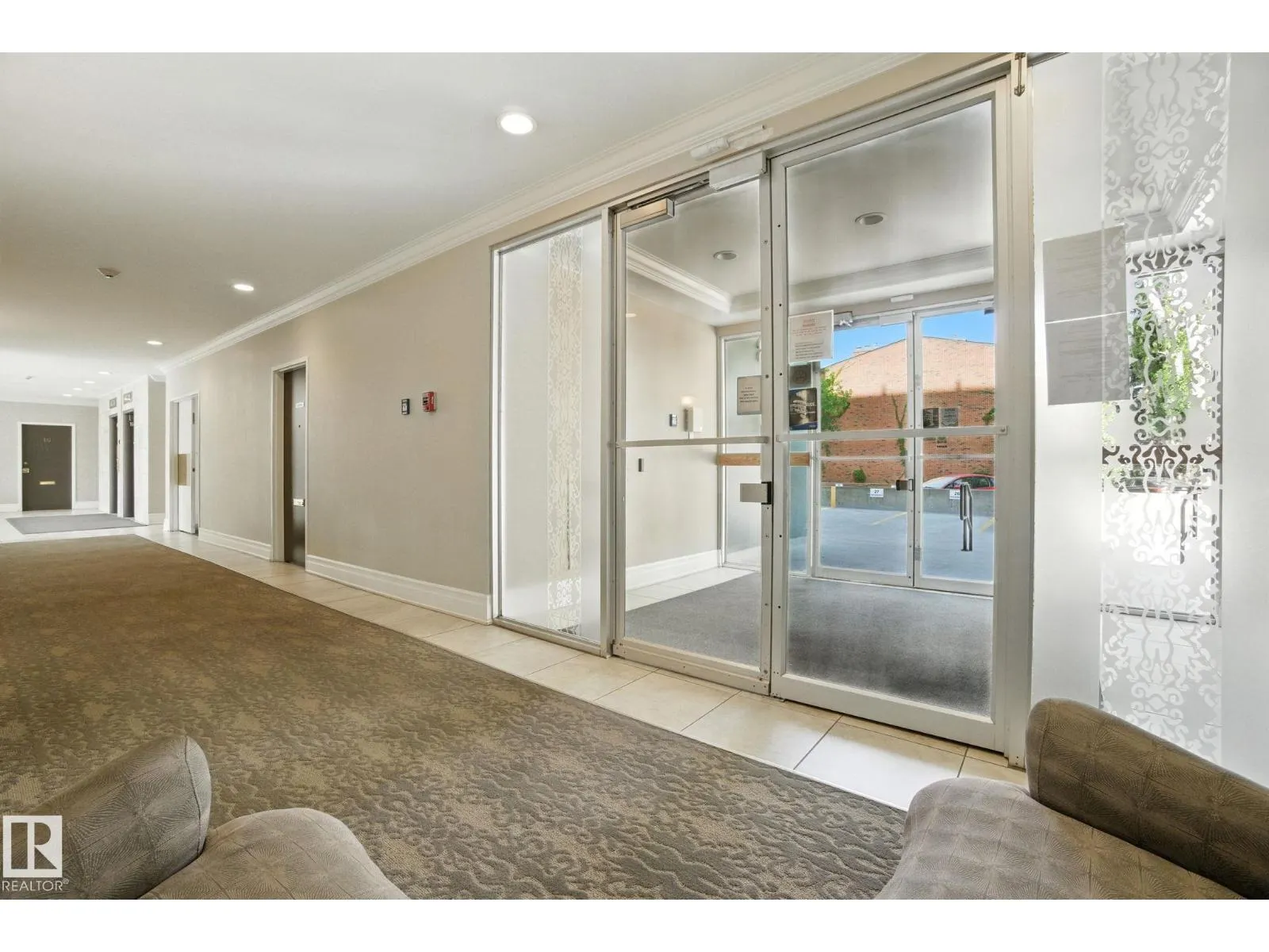 #703 9908 114 ST NW
