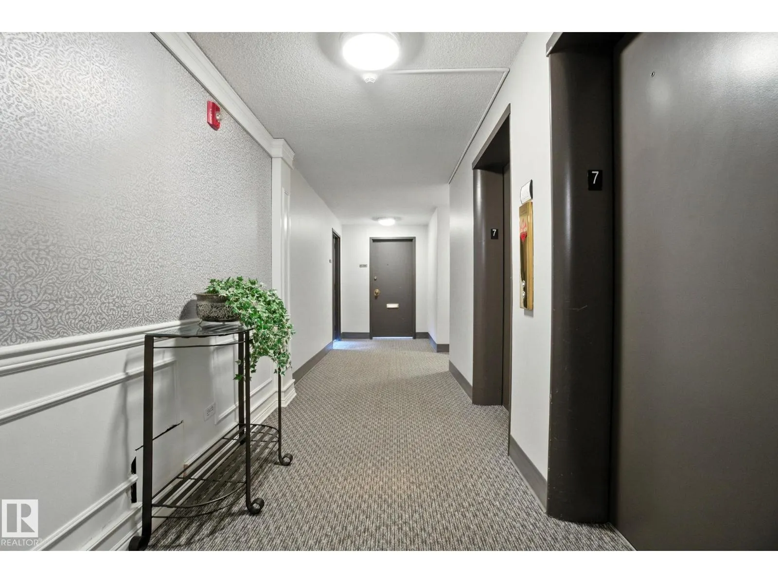 #703 9908 114 ST NW
