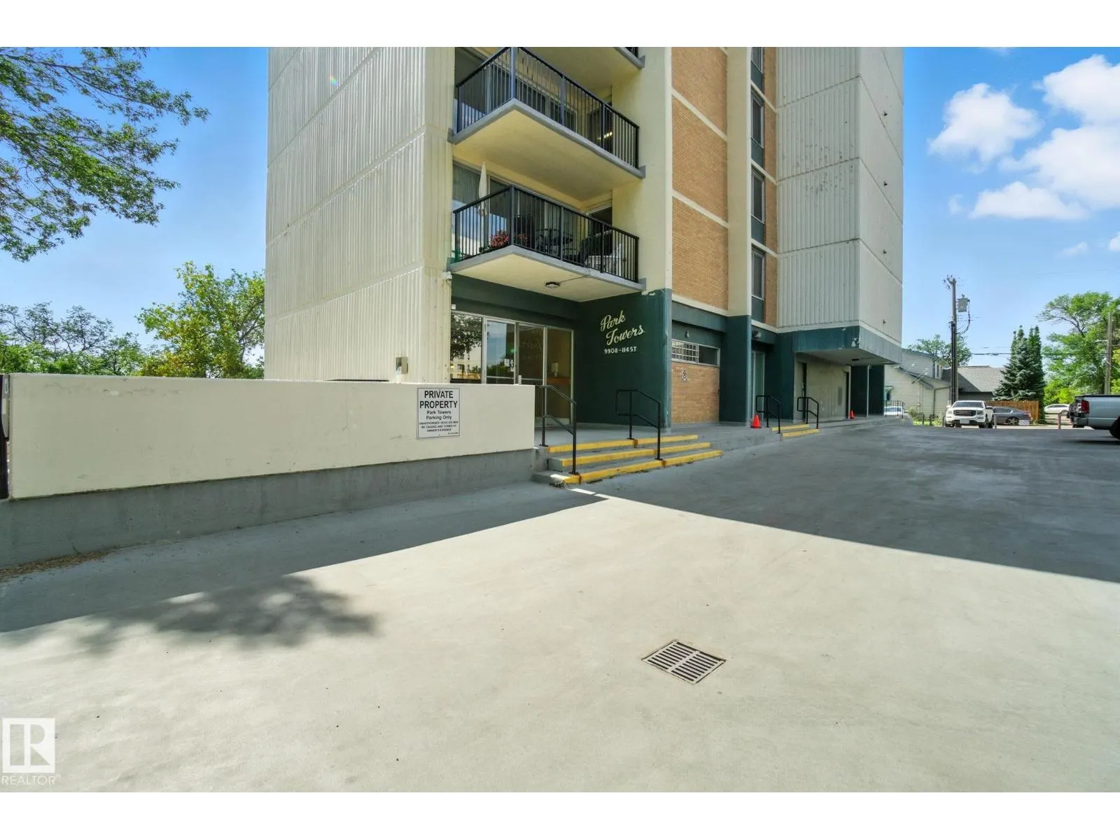 #703 9908 114 ST NW