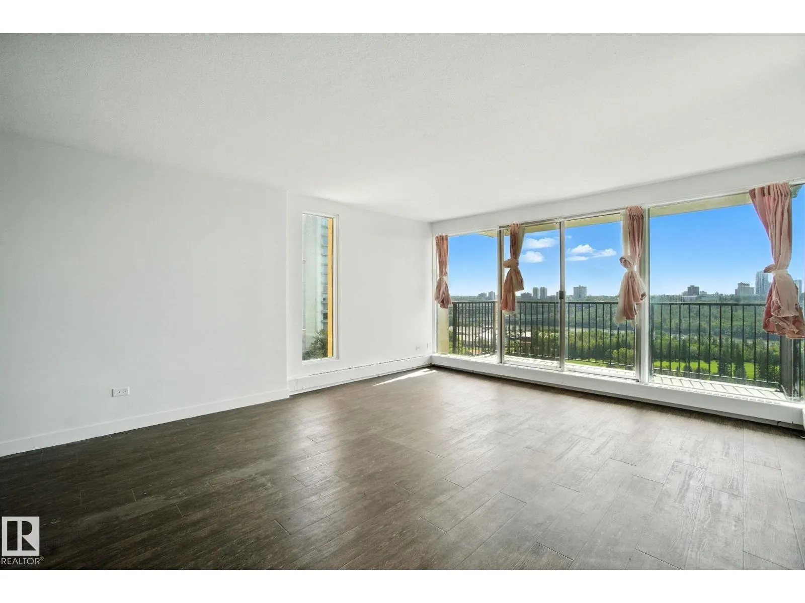 #703 9908 114 ST NW