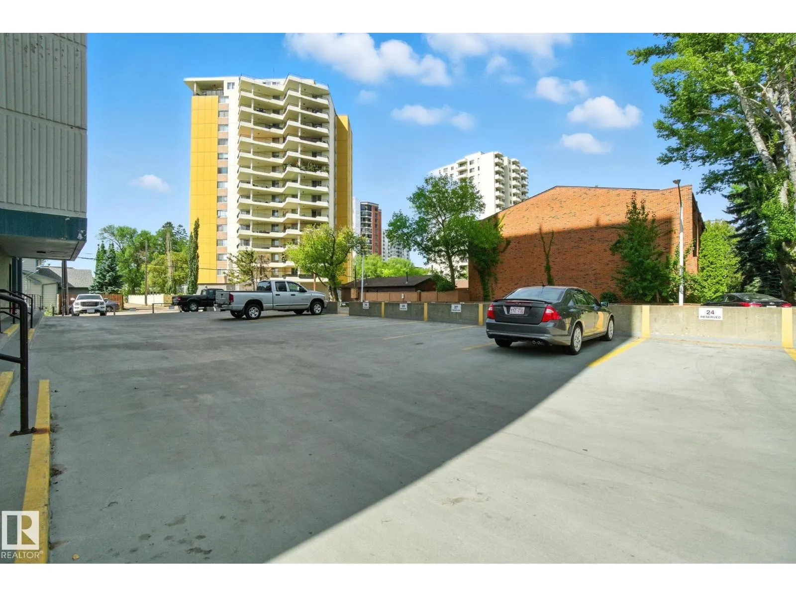 #703 9908 114 ST NW