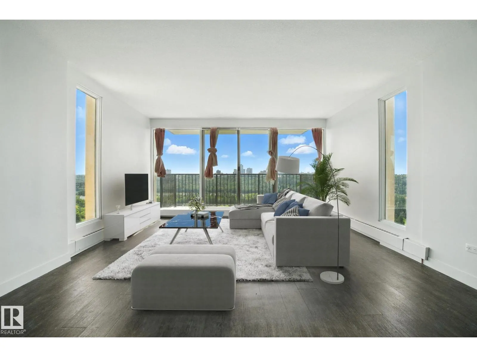 #703 9908 114 ST NW