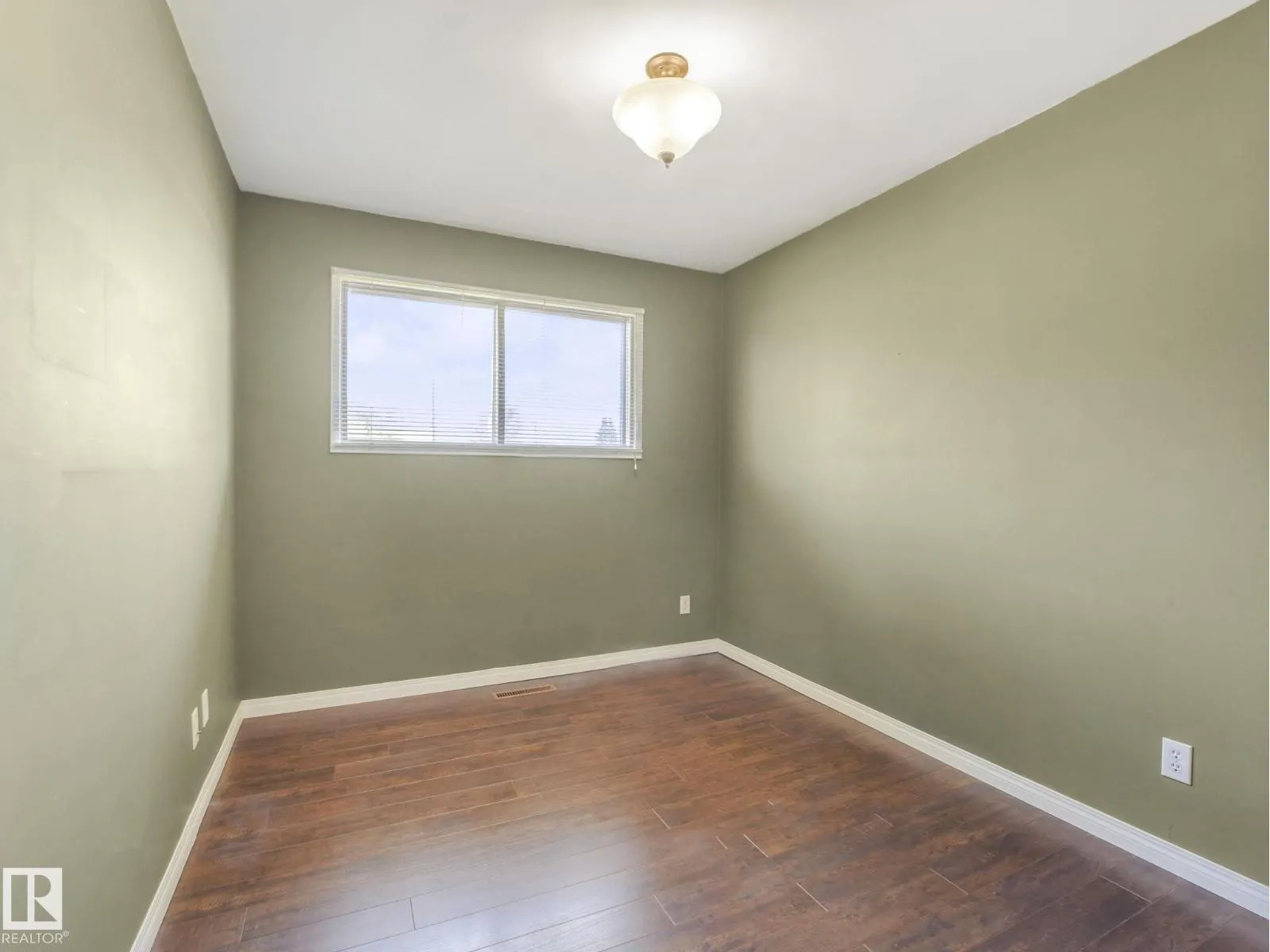 7415 84 AV NW
