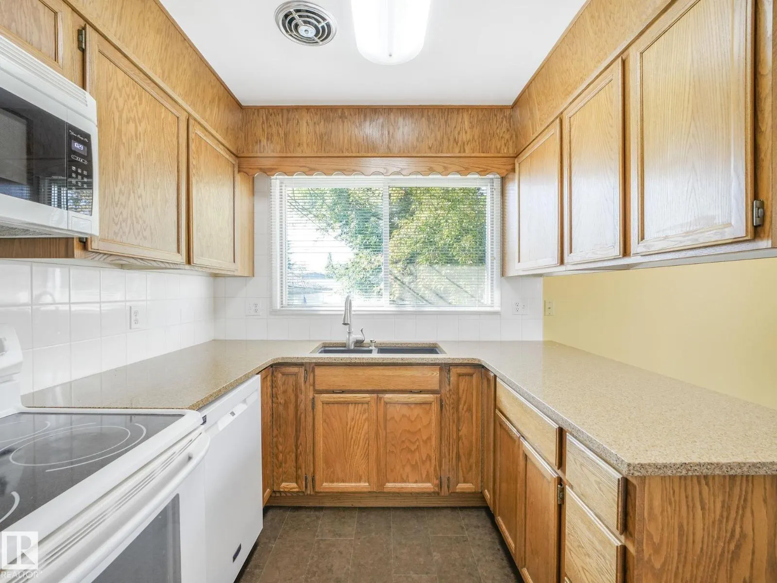 7415 84 AV NW