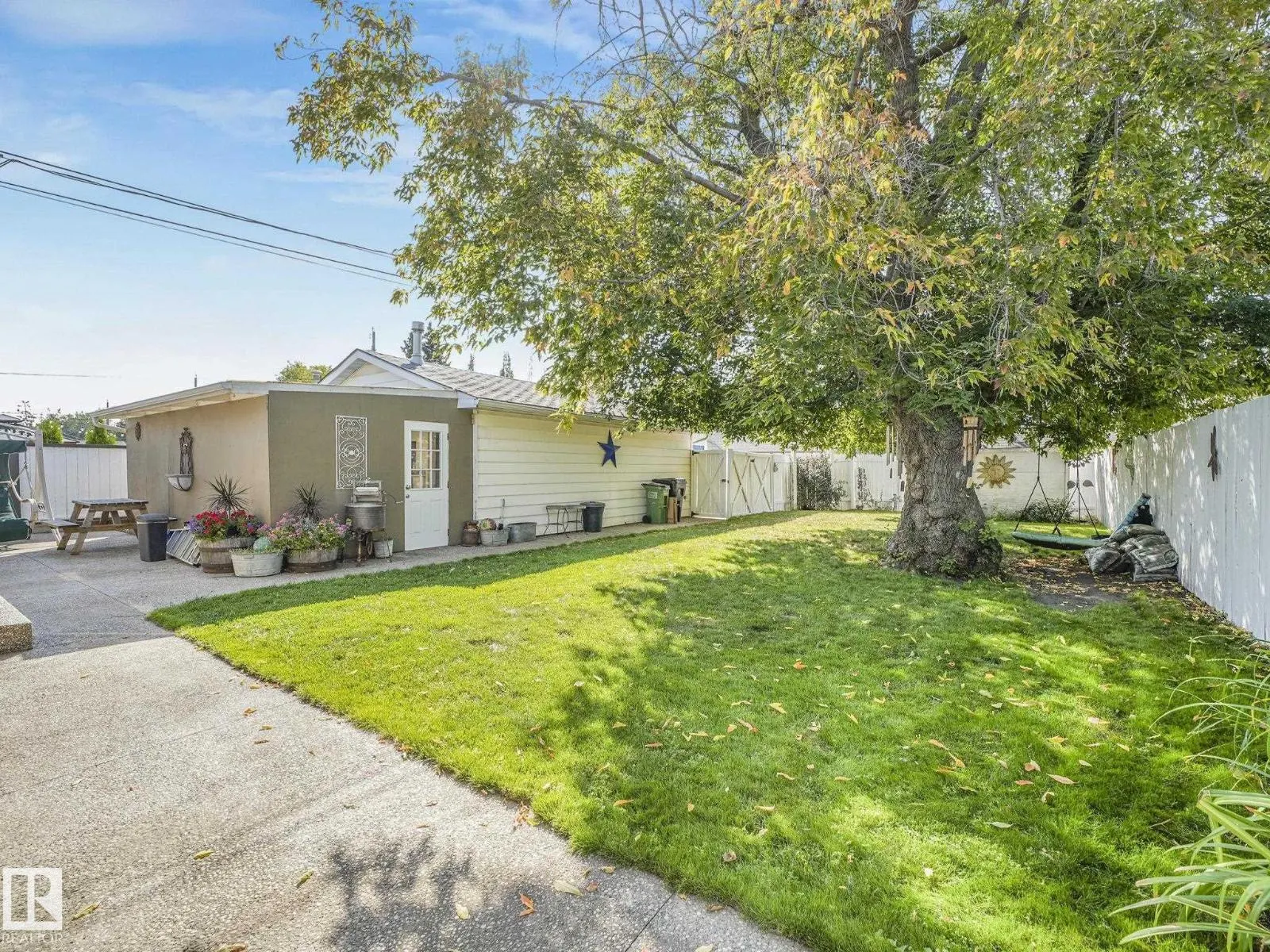 7415 84 AV NW
