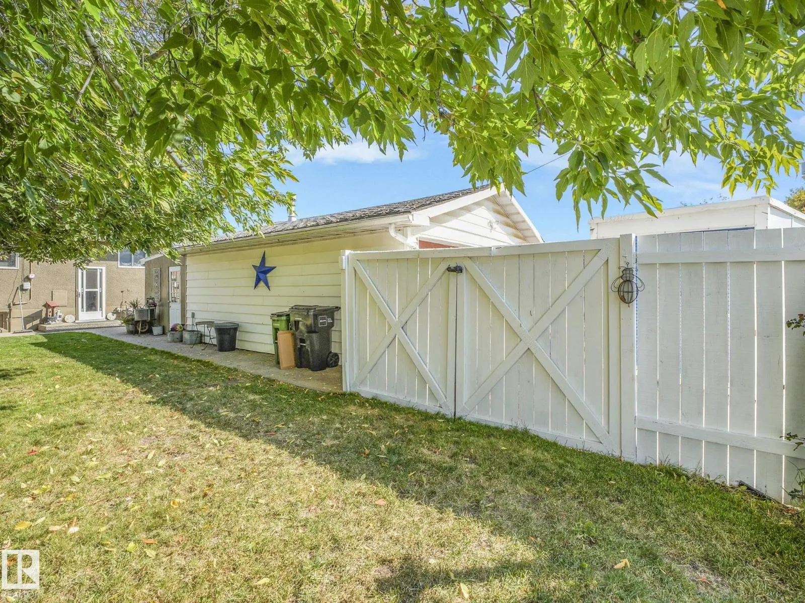 7415 84 AV NW